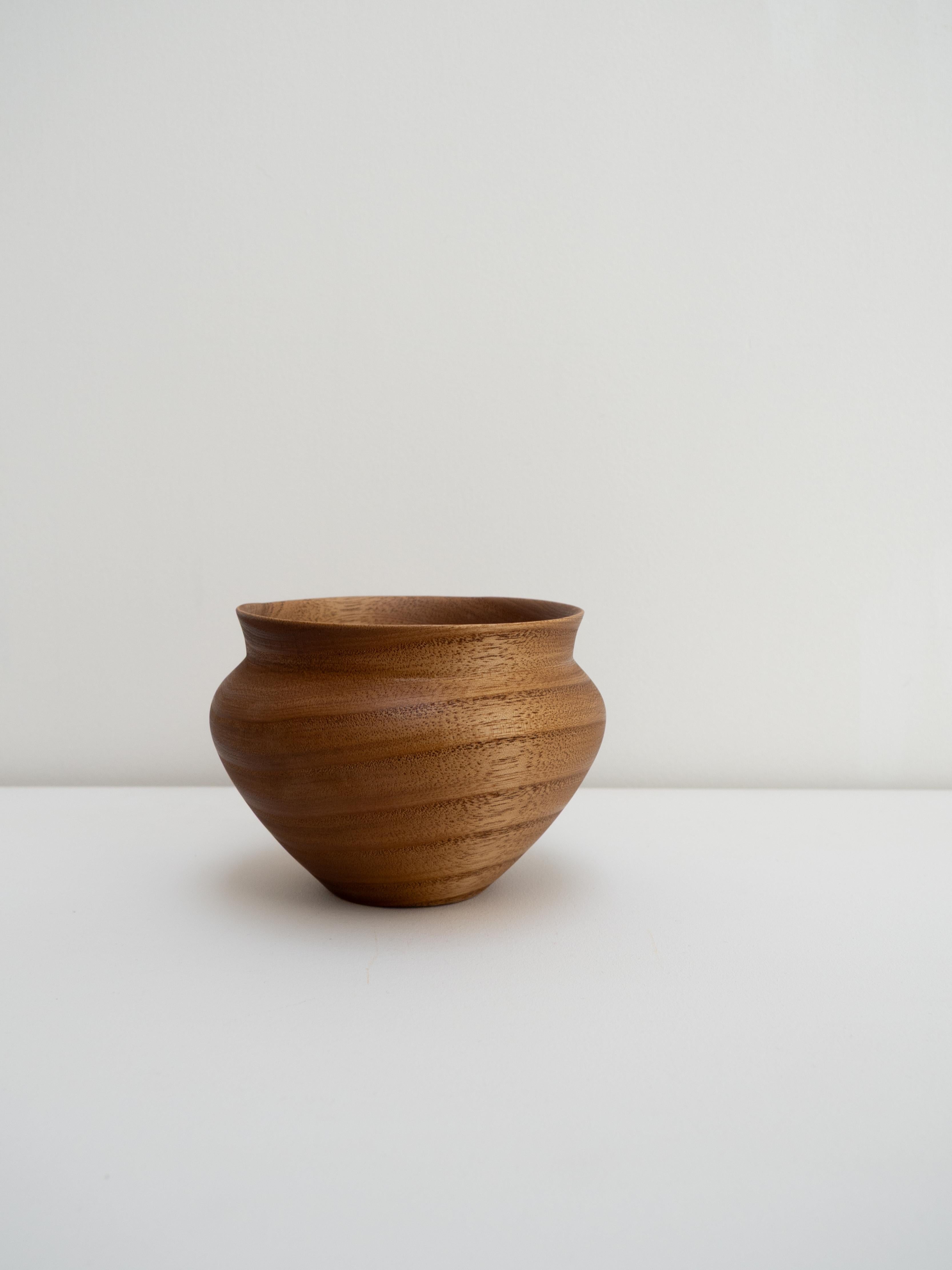 Contemporary Catalpa bowl - One of a kind For Sale