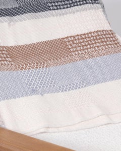 Catarina Riccabona, Lenzuolo di alpaca tessuto a mano 'Black and White Stripes' (strisce bianche e nere)