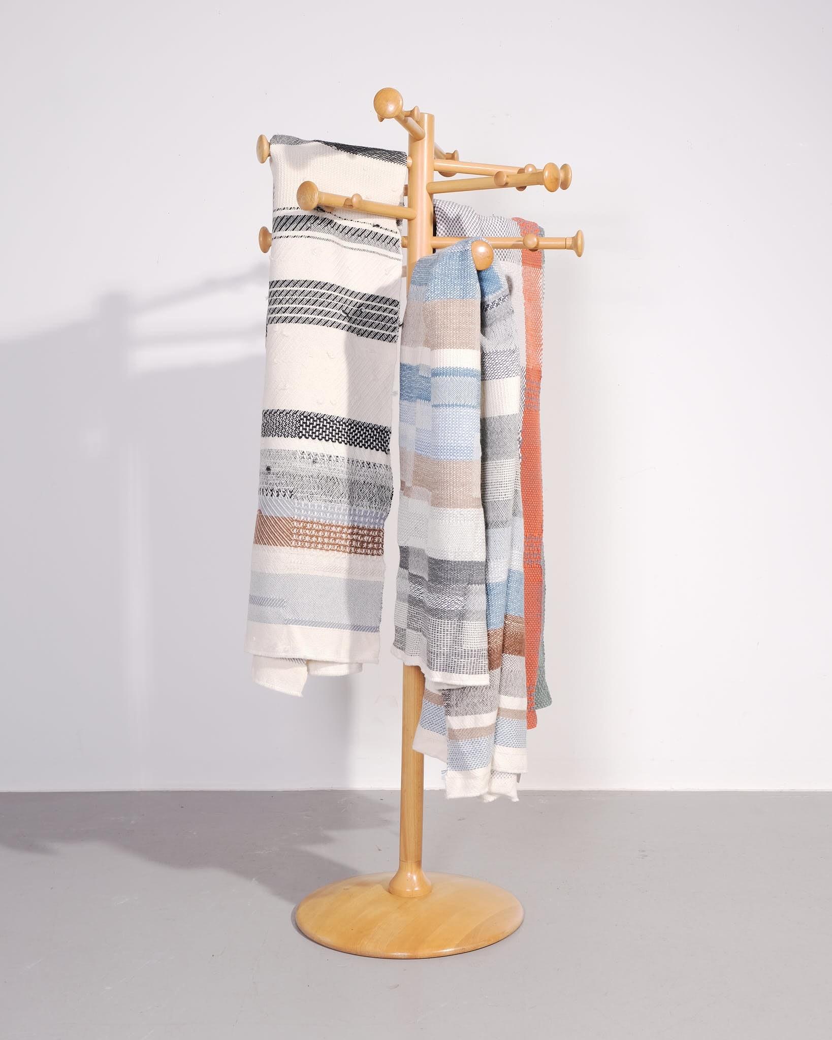 XXIe siècle et contemporain Foulard en alpaga tissé à la main Catarina Riccabona, gris et bleu indigo en vente