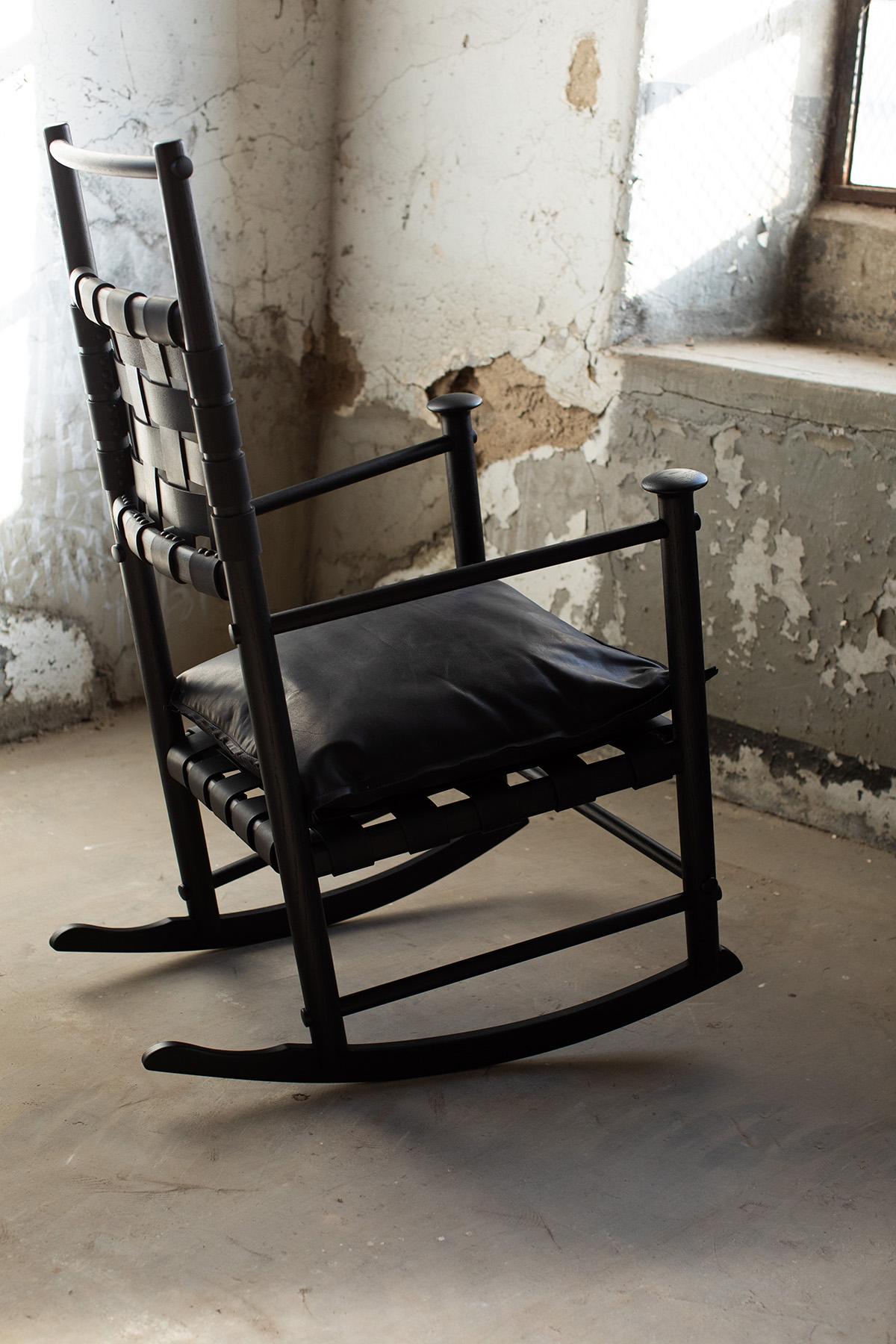 XXIe siècle et contemporain Chaise à bascule Catawba, chaise à bascule moderne en cuir, noire, pour Craft Associates en vente