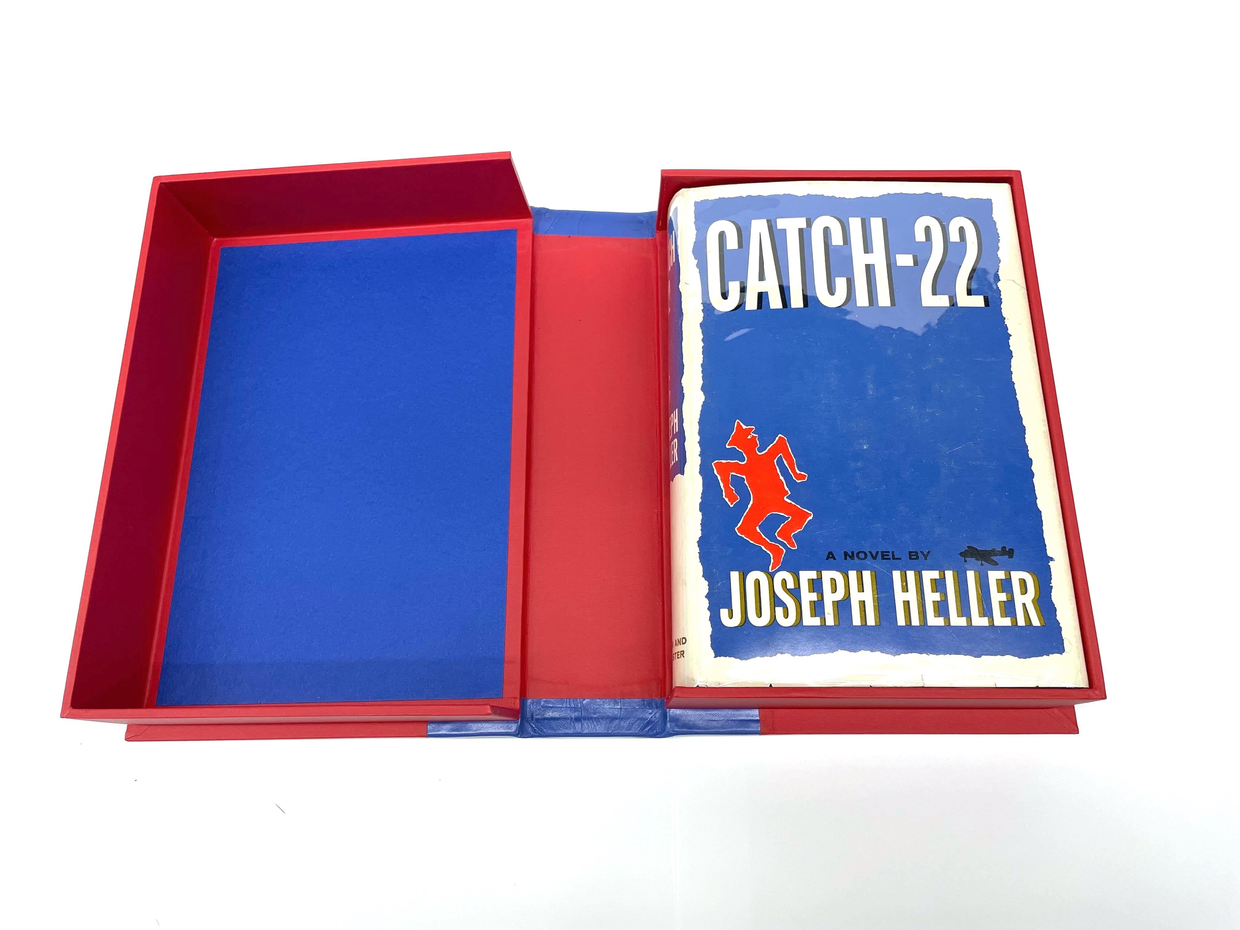 Catch-22 by Joseph Heller, First Edition, First Printing, in Original DJ, 1961 In Good Condition For Sale In Colorado Springs, CO
