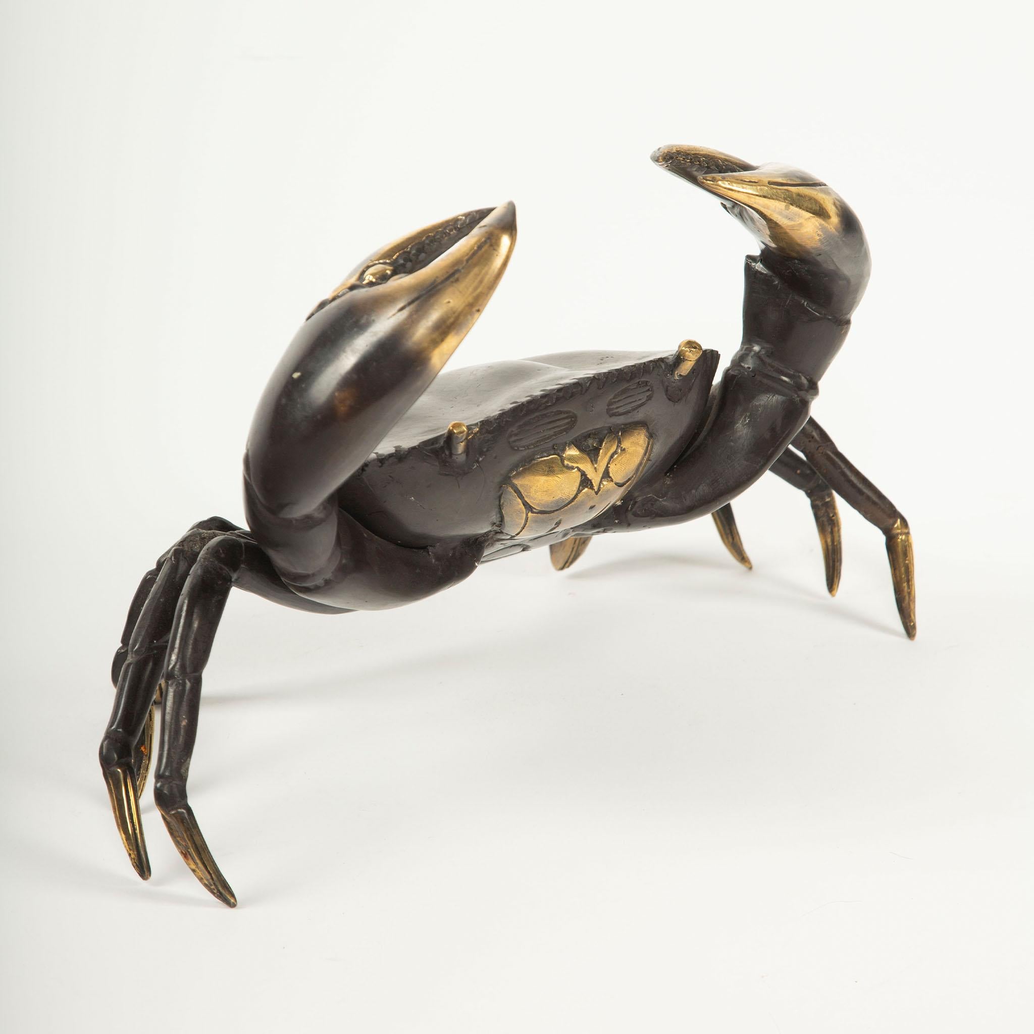 Mid-Century moderno Il pescato del giorno: Scultura di granchio in ottone della metà del XX secolo in vendita
