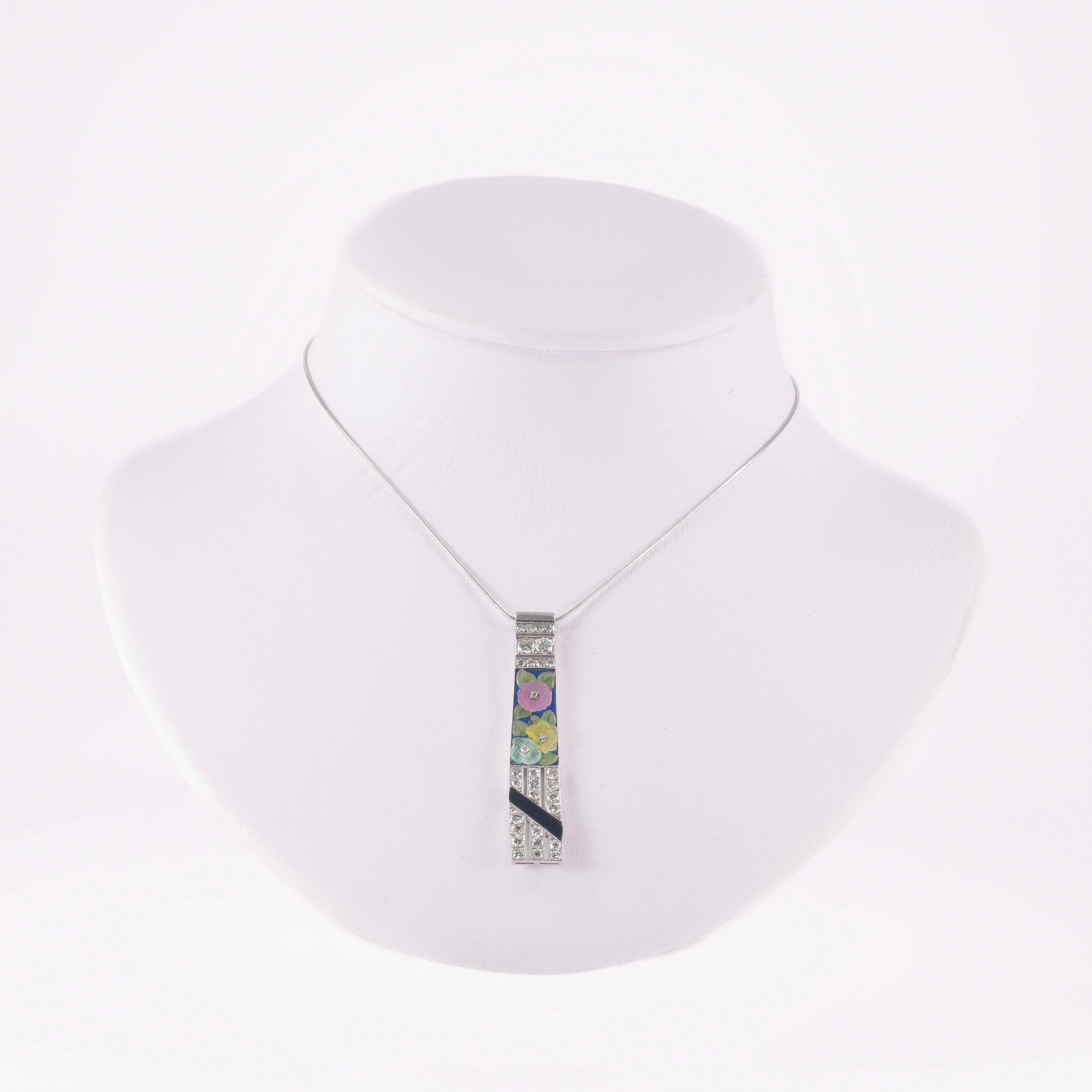 Chain with pendant decorated with enamel For Sale 1