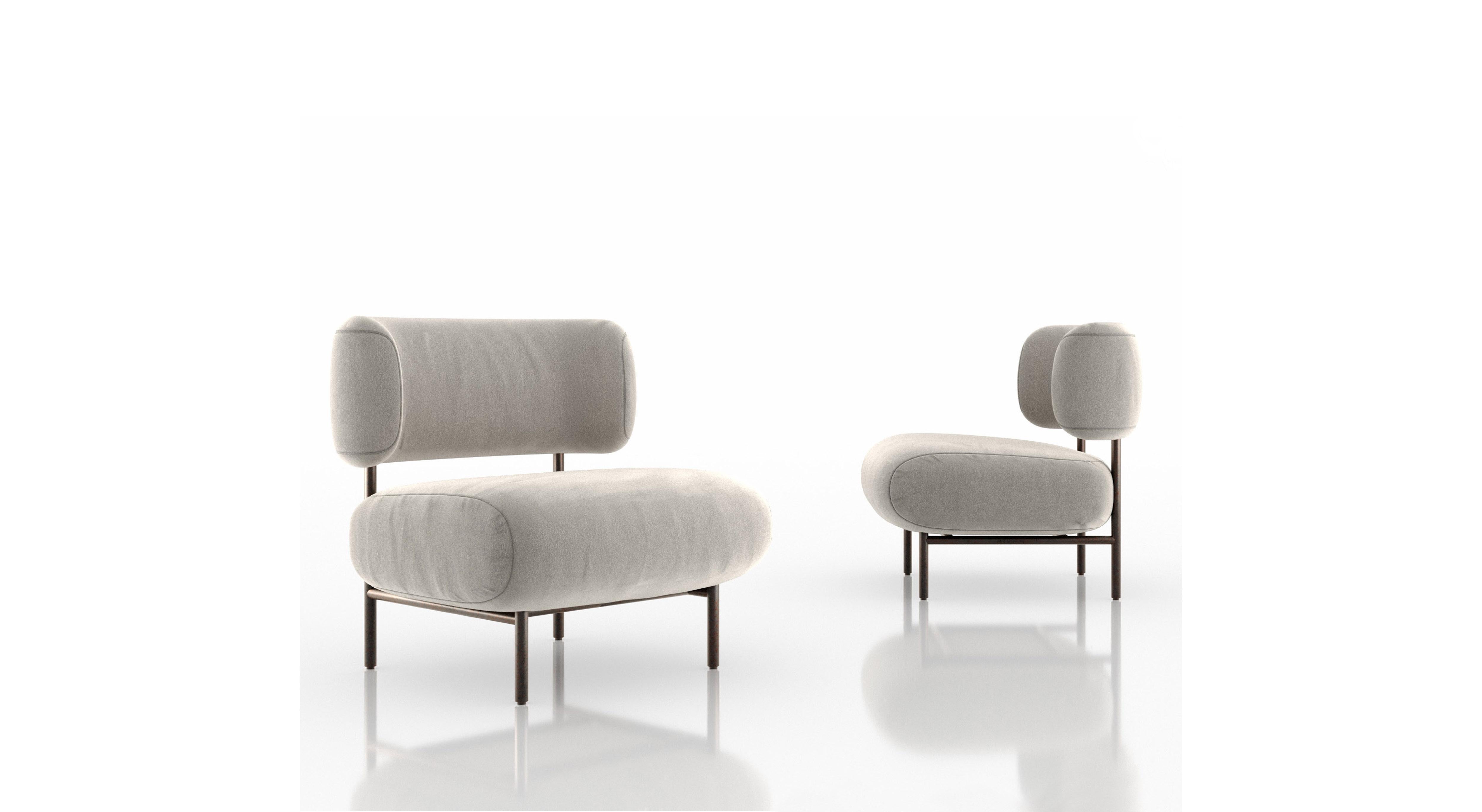 Caterina es un sillón elegante de aspecto suave y ligero. Se compone de una sencilla estructura metálica con pequeños componentes cilíndricos que se unen entre sí para garantizar una sólida estructura de soporte. Sólo hay dos elementos principales:
