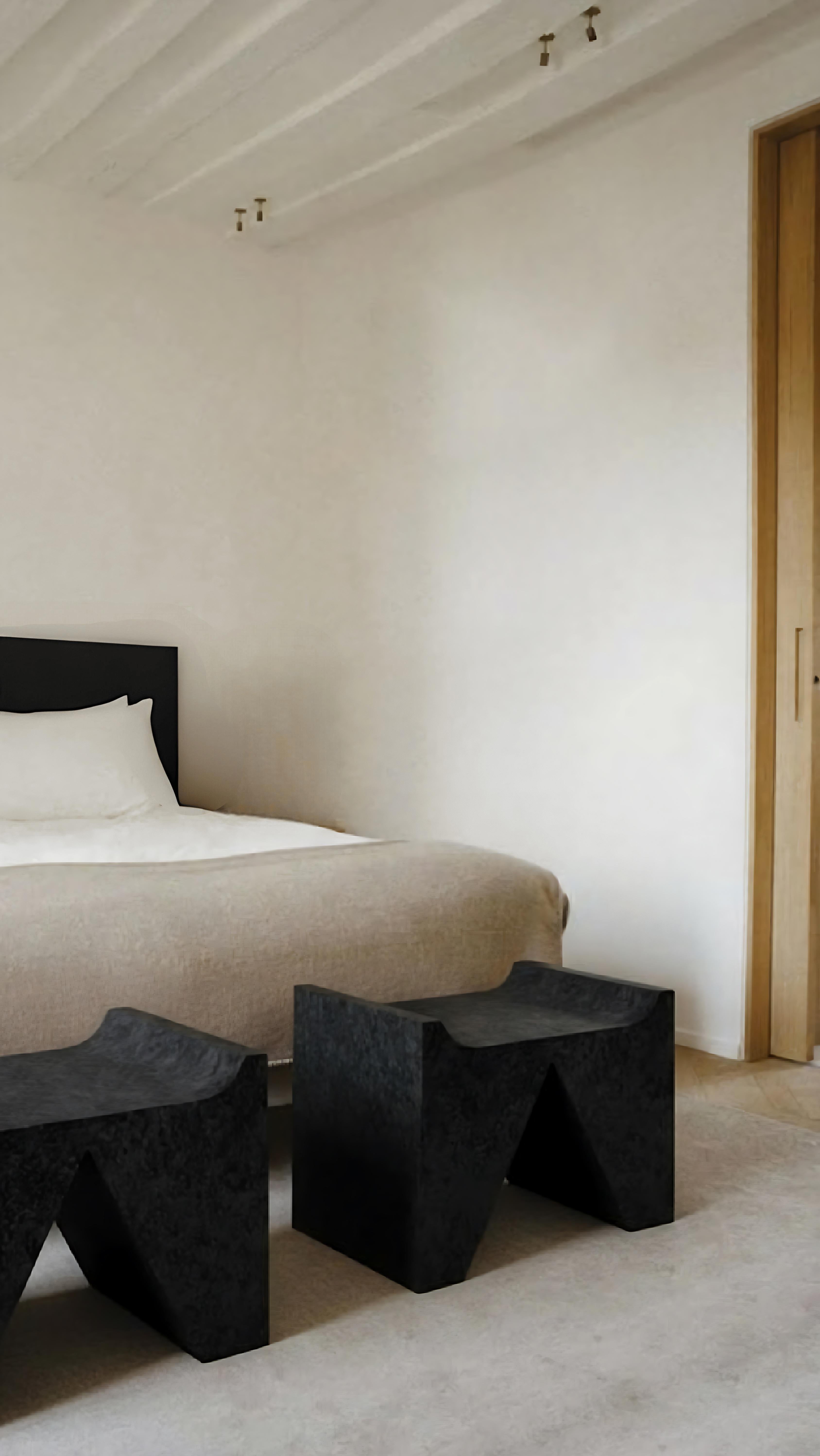 Cathedra Seat, sculpted black cast stone stool by Alentes Atelier In New Condition For Sale In PALEA FOKEA, ATTIKI