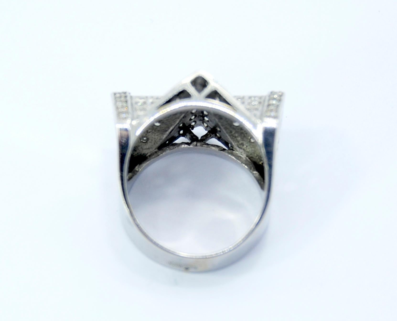 Cathedral Ring in 18 Karat White Gold and Diamonds In New Condition For Sale In Bilbao, ES