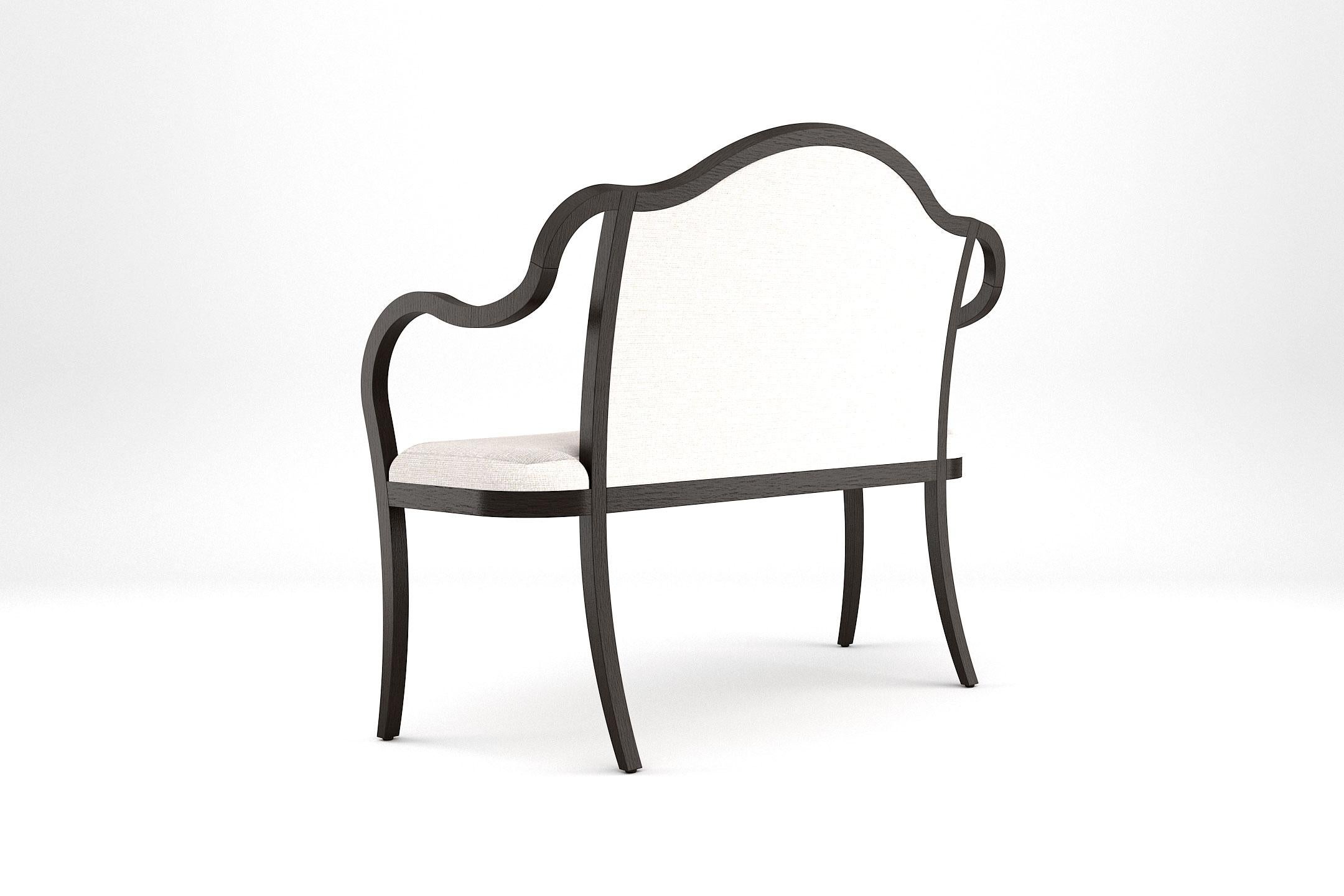 Catherine 2sitziges Sofa – handgefertigtes modernes viktorianisches Sofa aus gebeiztem Holz (Viktorianisch) im Angebot
