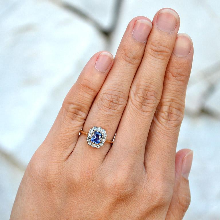 For Sale:  Ceylon Sapphire with Diamond Vintage Halo Ring in Yellow Gold 18K 2