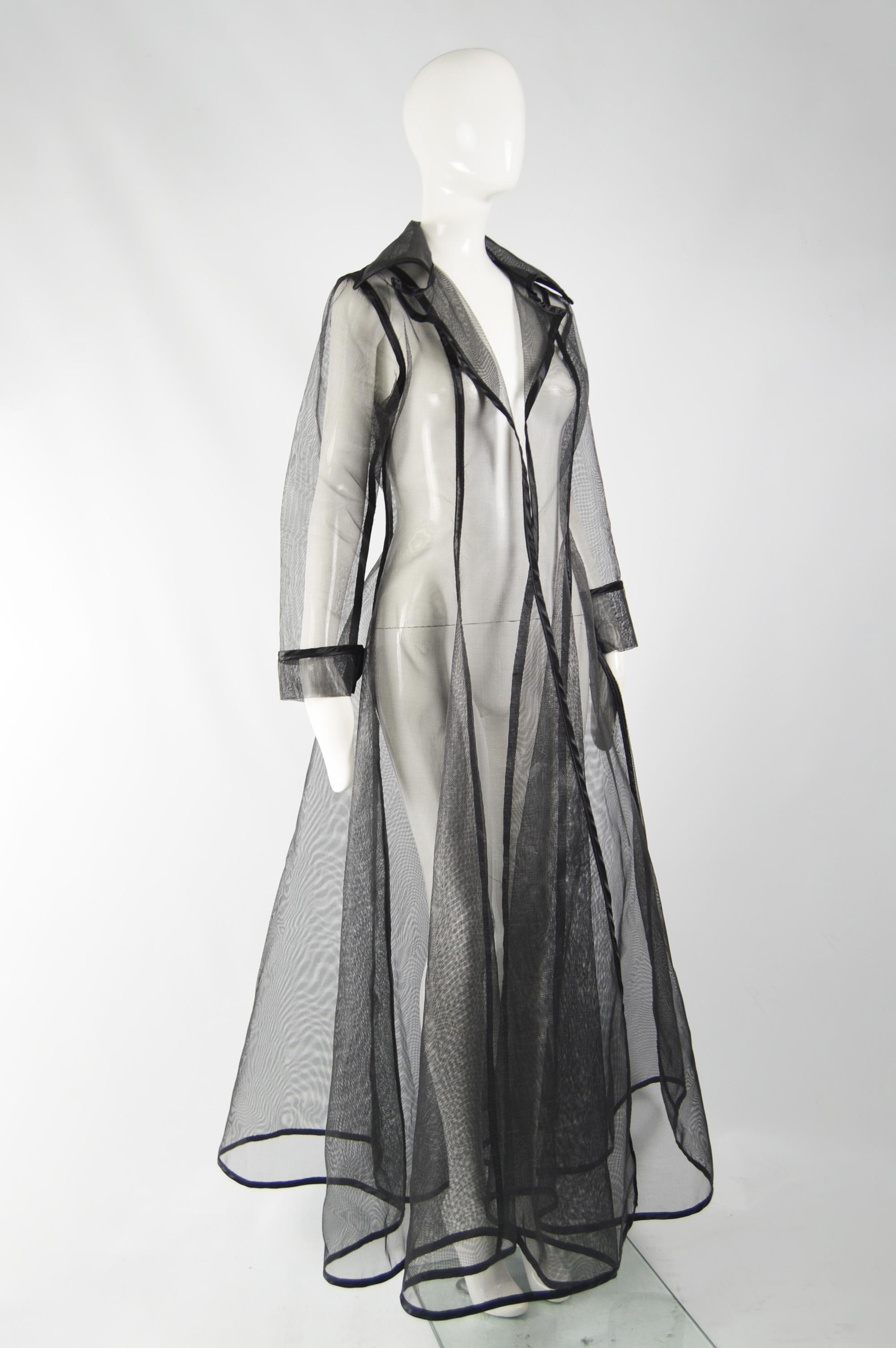 Donna Catherine Coatney Maxi cappotto architettonico nero in rete trasparente, anni '80 in vendita