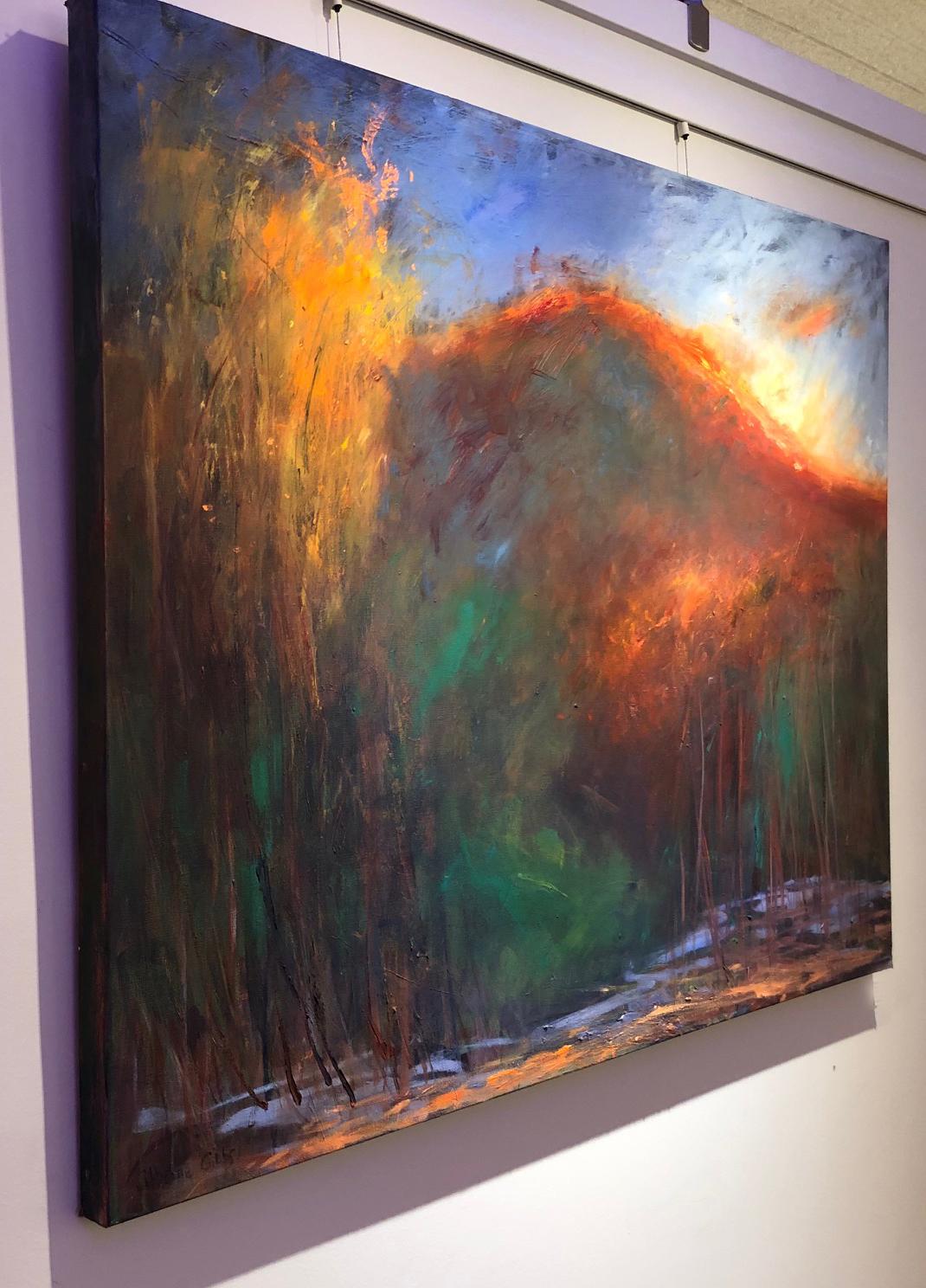 « Backlit Mountain », paysage, crépuscule, rouges, jaunes, verts, bleu, peinture à l'huile - Painting de Catherine Picard-Gibbs
