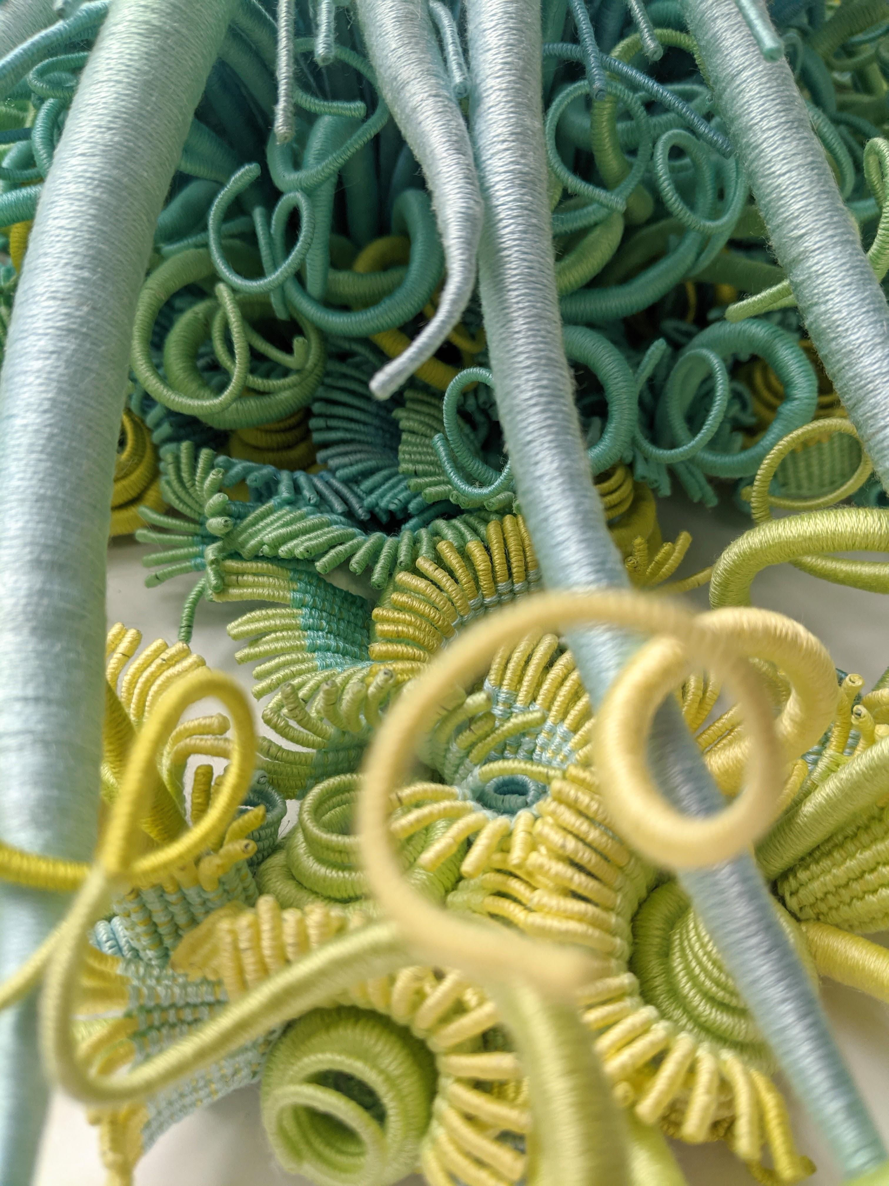 Specimen 18, Sculpture encadrée en fibre teintée à la main bleu vert inspirée de la nature marine en vente 11