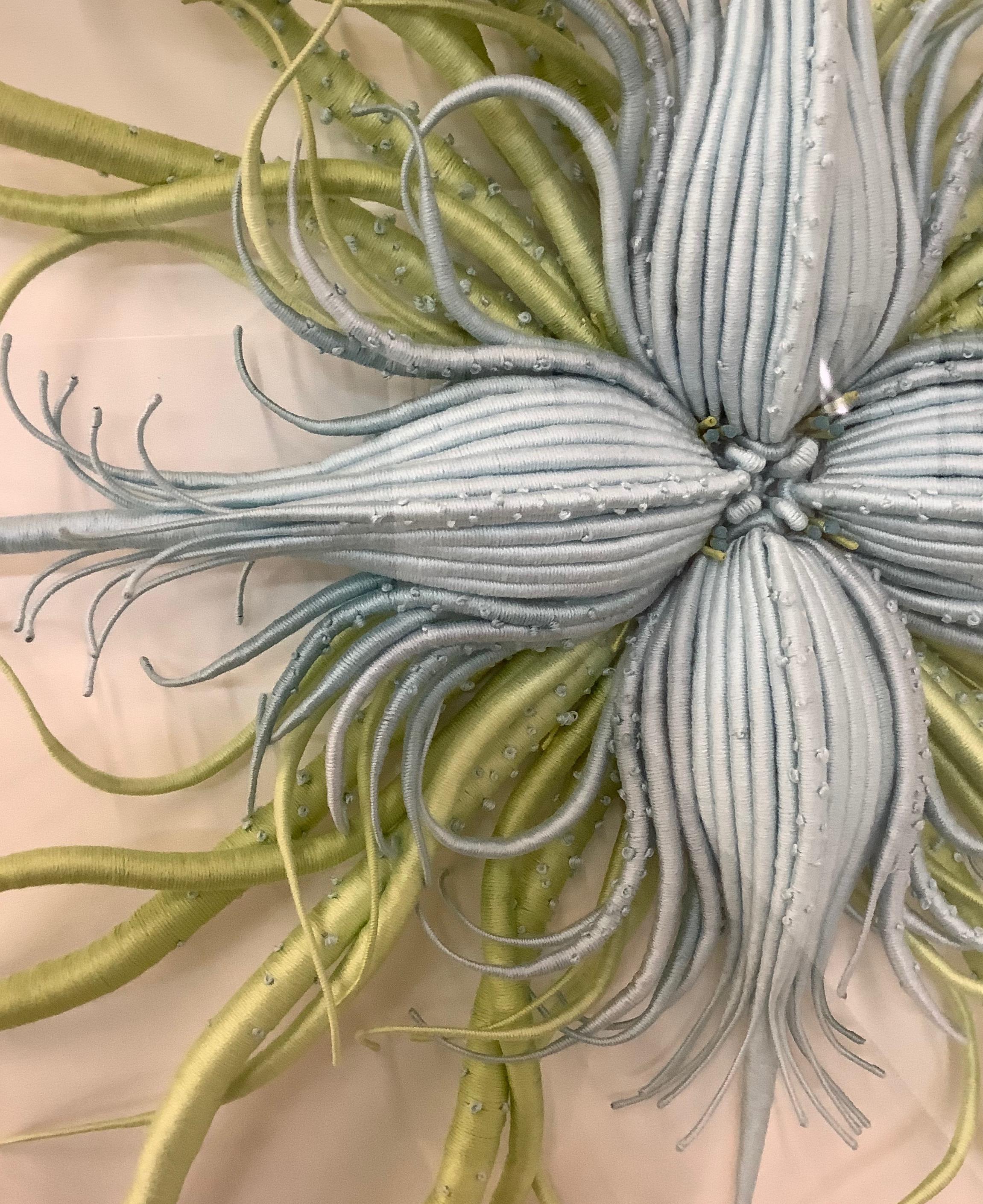 Specimen 20 - Sculpture encadrée en fibre teinte à la main bleu-vert, mer et nature, 2020 en vente 4