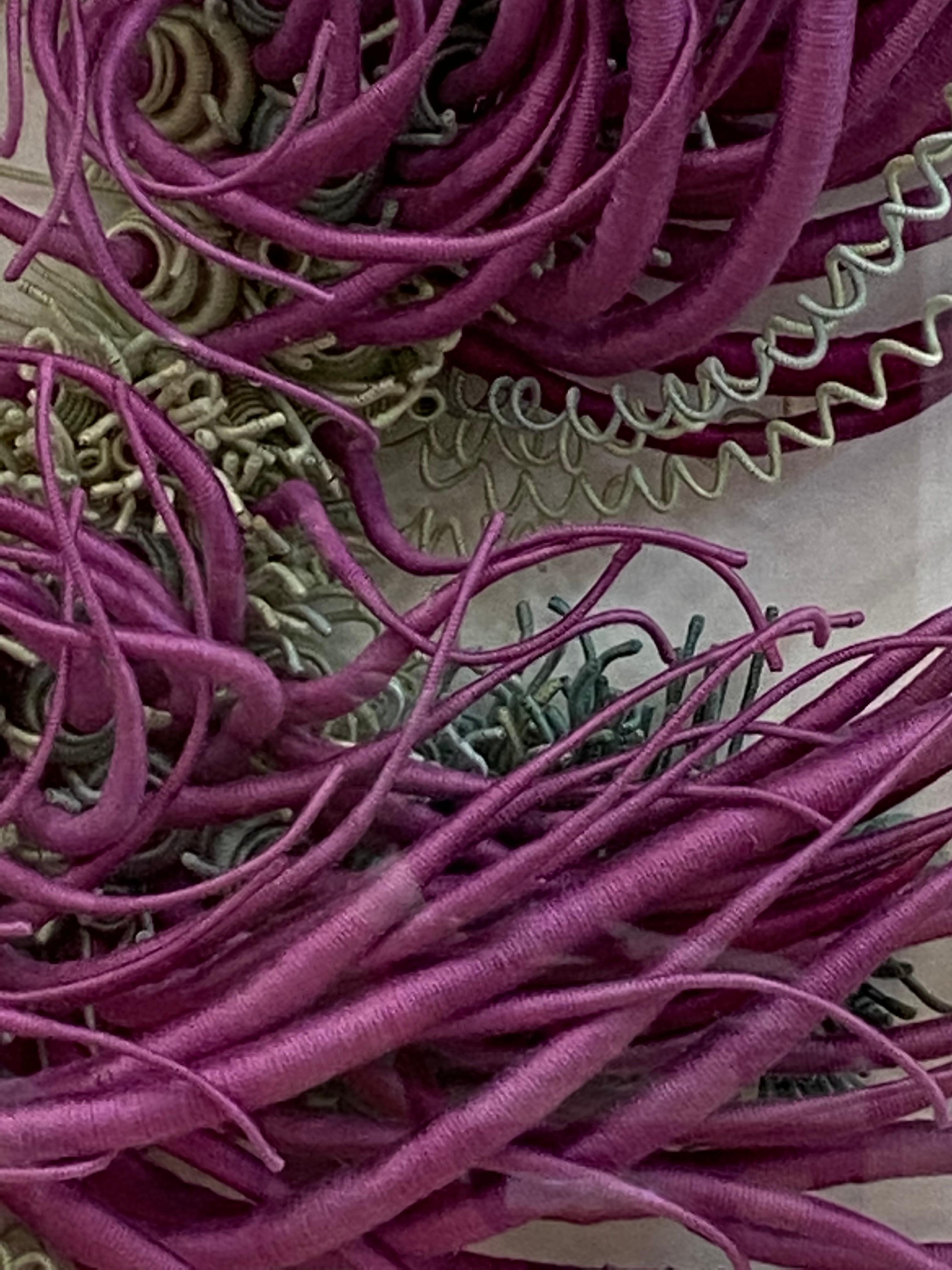 Specimen 21, Sculpture encadrée en fibre violette teintée à la main inspirée de la nature marine en vente 2