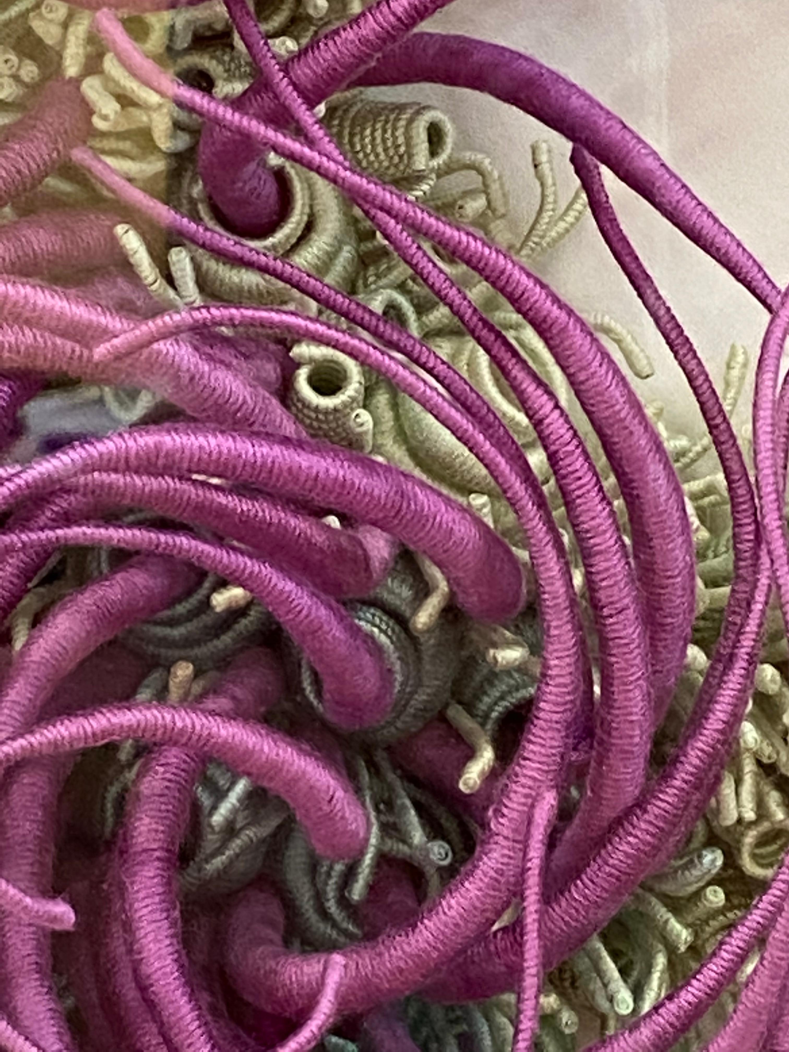 Specimen 21, gerahmte, von der Sea Nature inspirierte, handgefärbte violett-lila Faser-Skulptur im Angebot 2