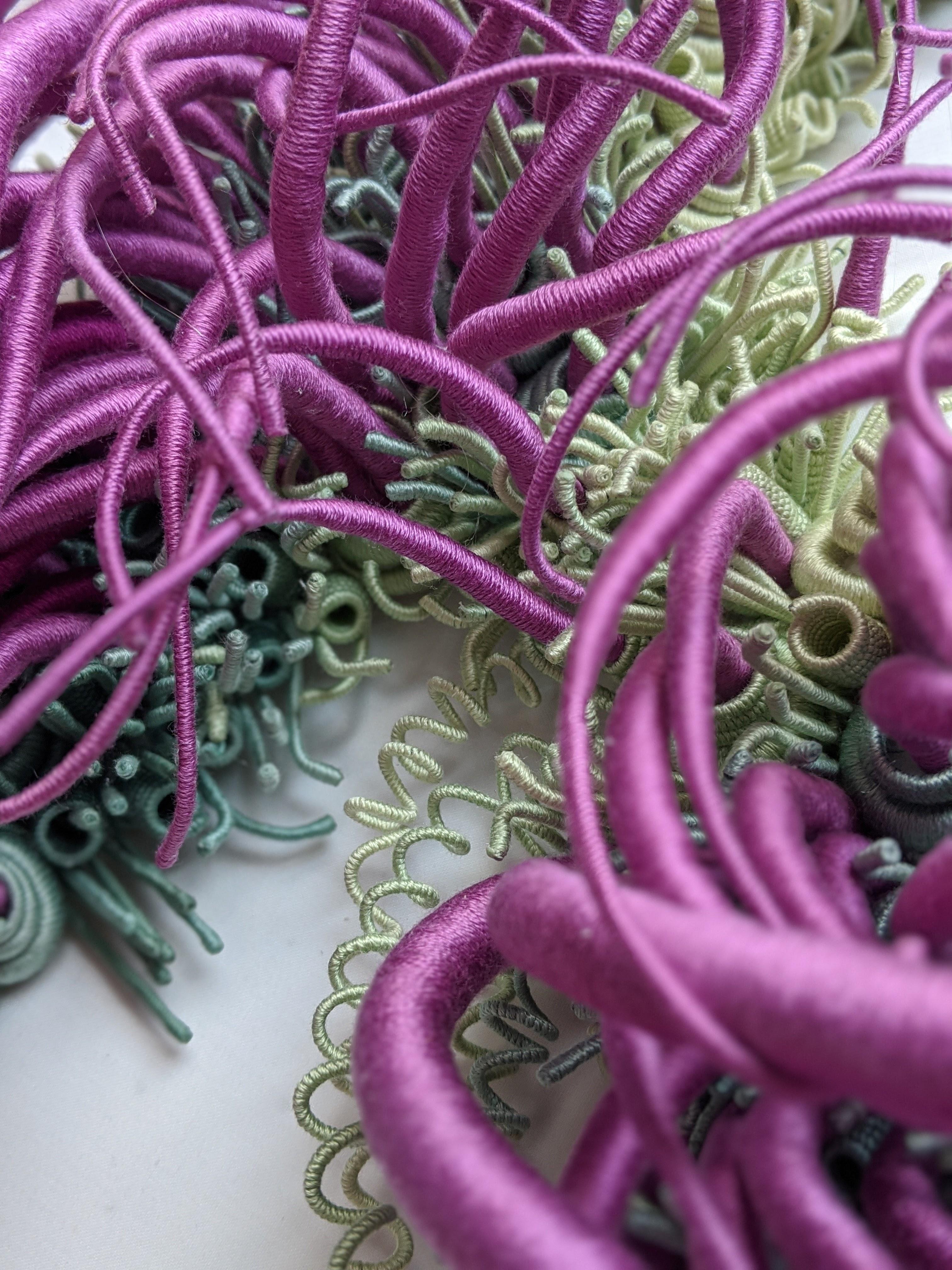 Specimen 21, gerahmte, von der Sea Nature inspirierte, handgefärbte violett-lila Faser-Skulptur im Angebot 4