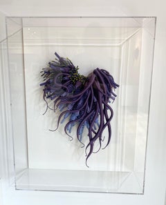 Espécimen 24 - Escultura de fibra azul púrpura teñida a mano Naturaleza marina enmarcada, 2020