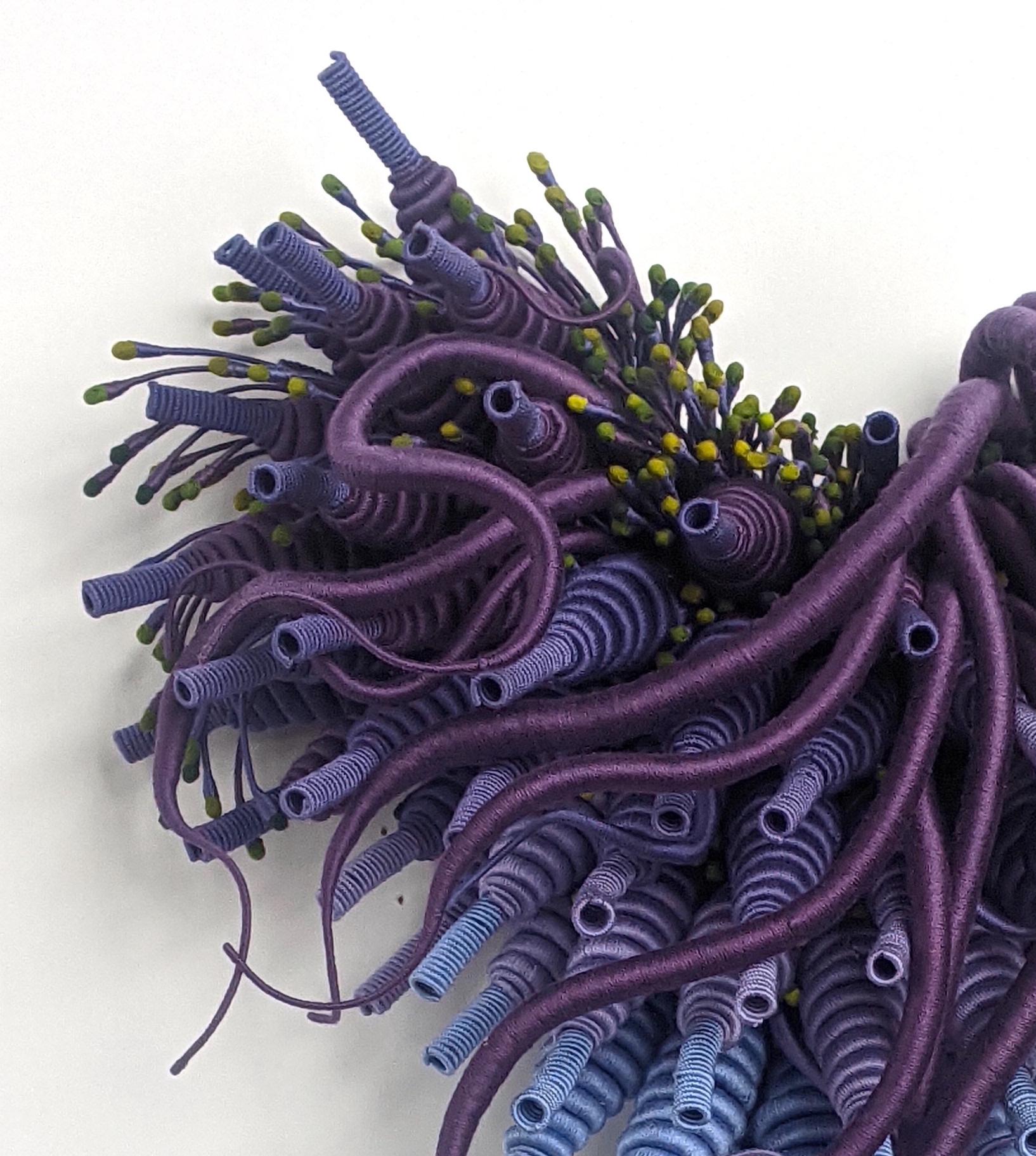 Espécimen 24 - Escultura de fibra azul púrpura teñida a mano Naturaleza marina enmarcada, 2020 - Sculpture Contemporáneo de Catherine Latson