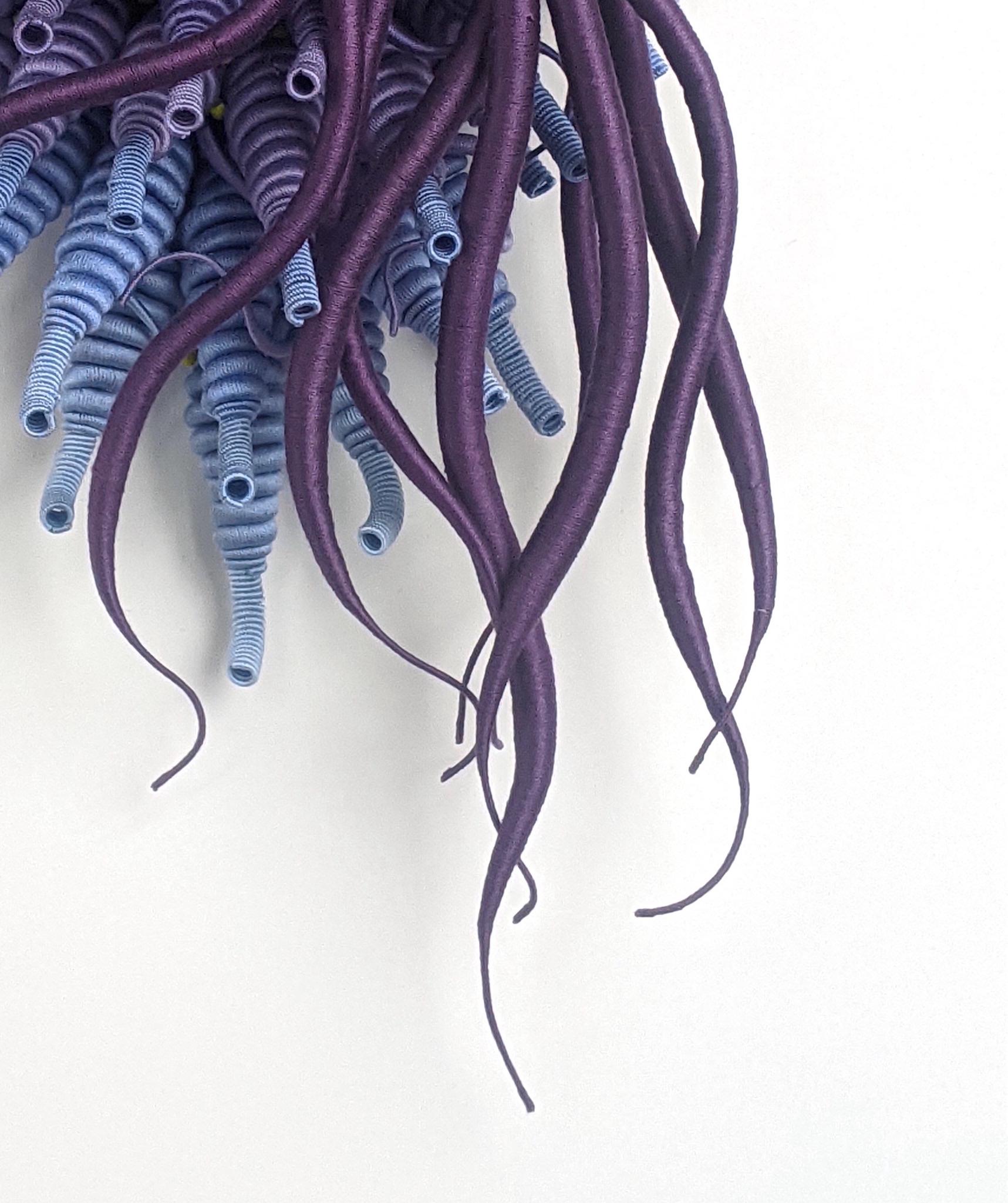 Espécimen 24 - Escultura de fibra azul púrpura teñida a mano Naturaleza marina enmarcada, 2020 en venta 1