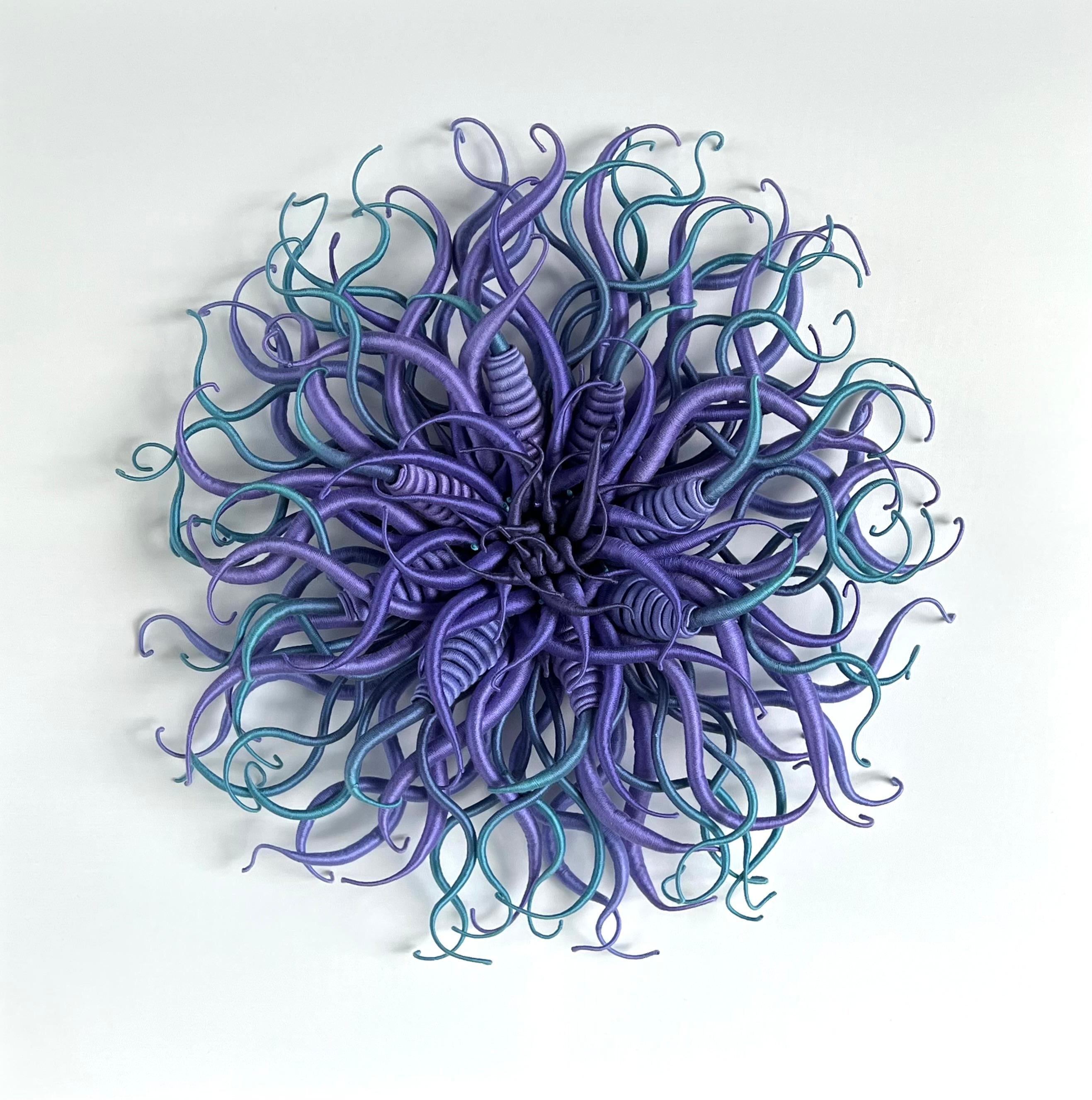 Abstract Sculpture Catherine Latson - Spécimen 44 - Sculpture en fibre encadrée, teintée à la main, Créature de la mer Nature, 2025