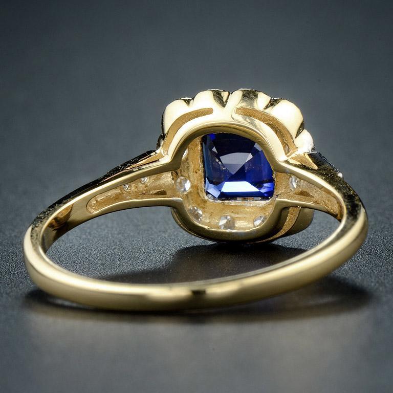 For Sale:  Natural Sapphire with Diamond Vintage Halo Ring in 18K Yellow Gold 6