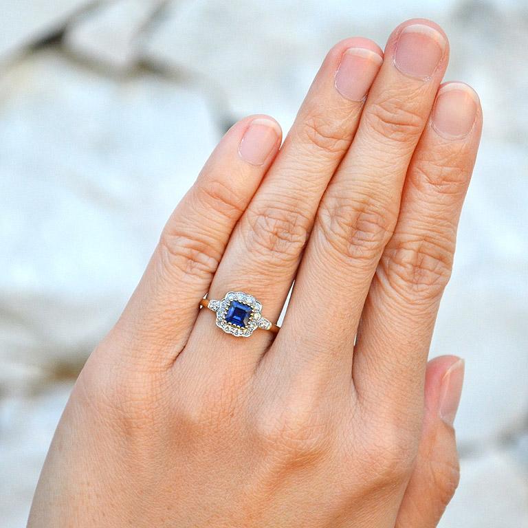 For Sale:  Natural Sapphire with Diamond Vintage Halo Ring in 18K Yellow Gold 2