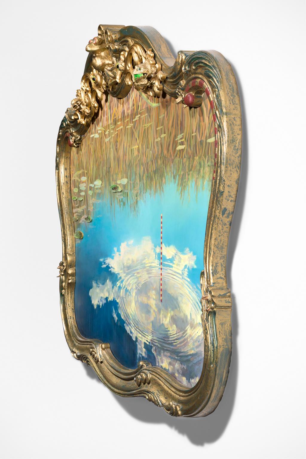 « »Ripple Effect », huile sur bois, cadre miroir doré, reflet d'un étang avec nuages et ciel - Painting de Catherine Peet