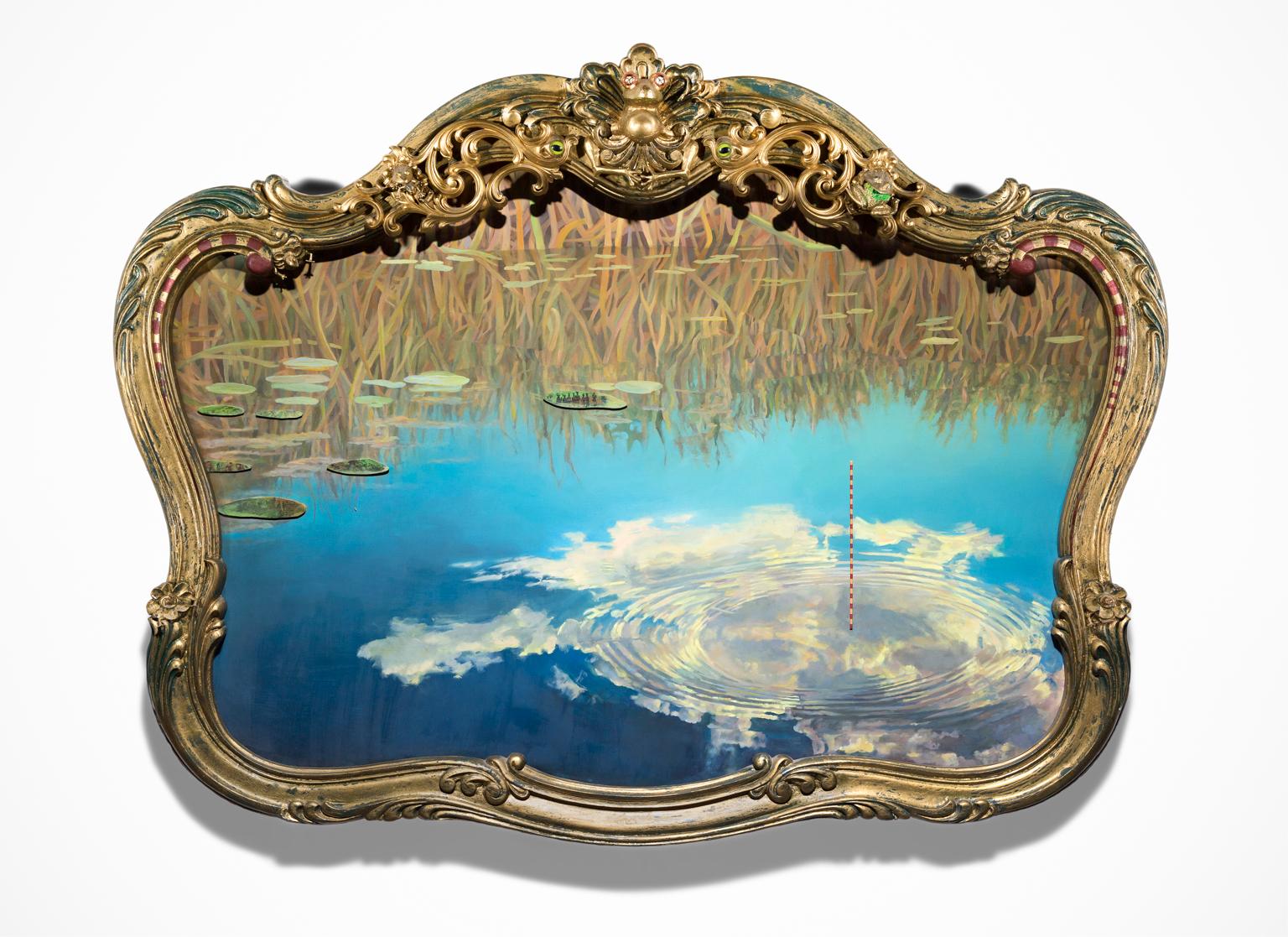 Landscape Painting Catherine Peet - « »Ripple Effect », huile sur bois, cadre miroir doré, reflet d'un étang avec nuages et ciel