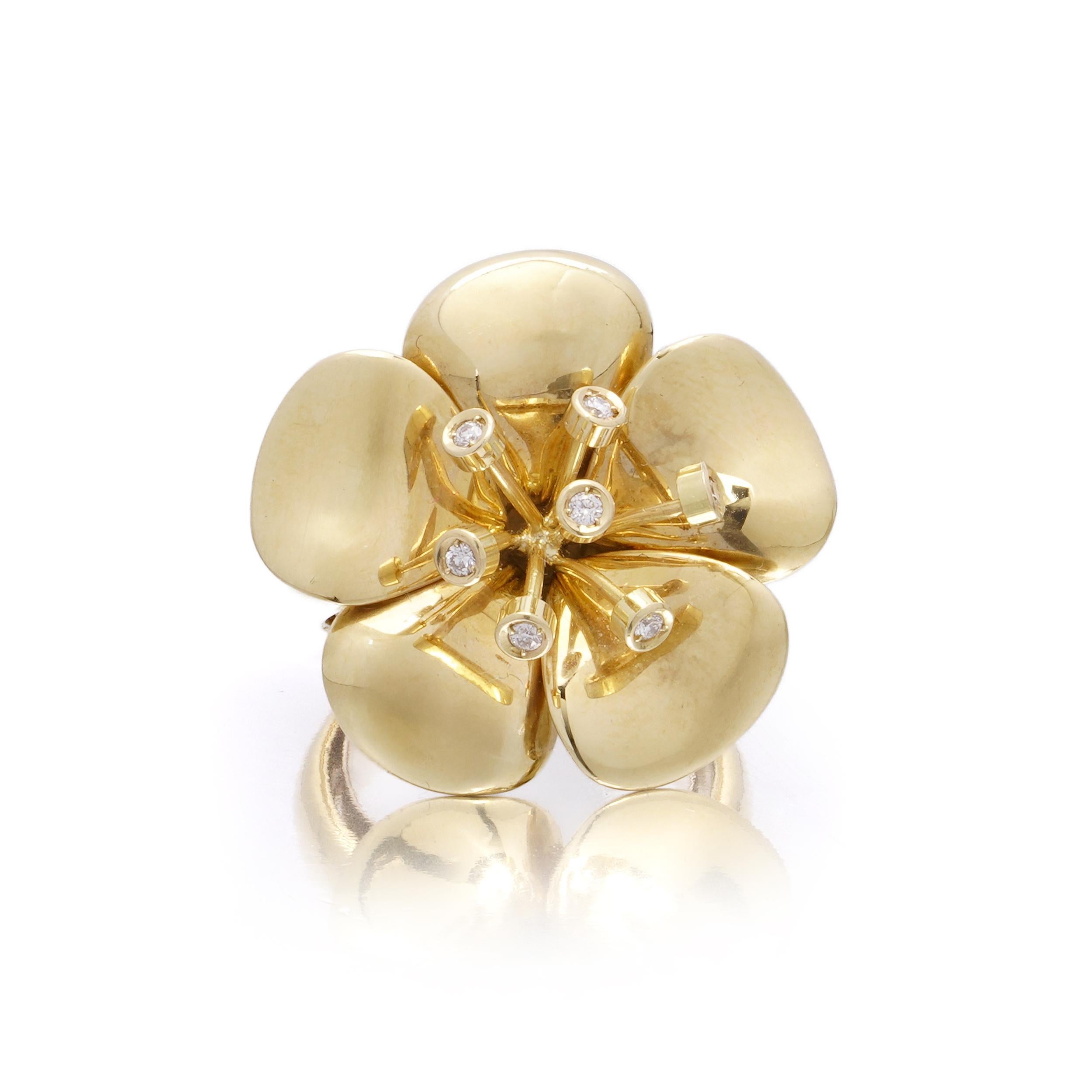Catherine Prevost 18kt Yellow Gold and Diamond Flower Ring Corte brillante en venta
