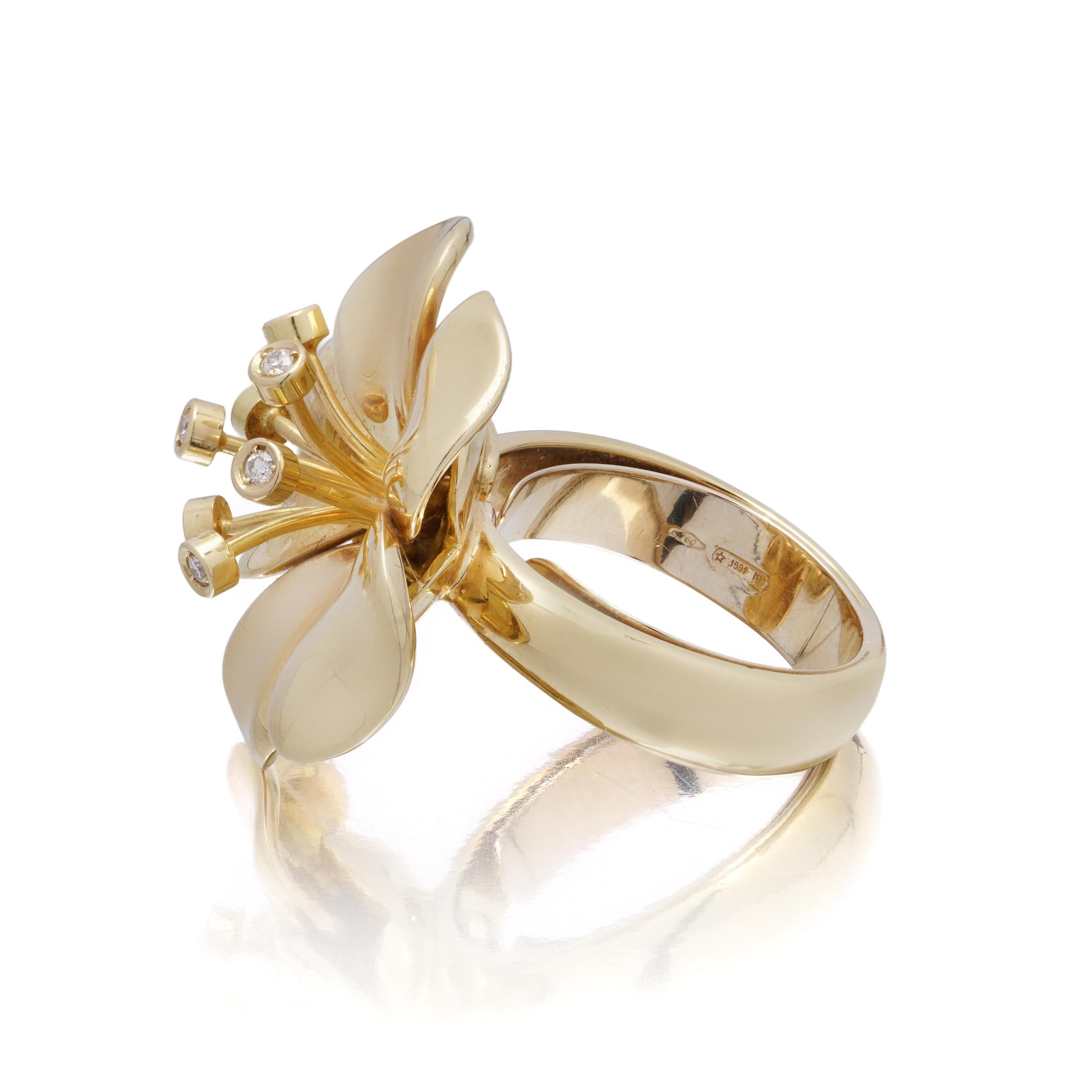 De las mujeres Catherine Prevost 18kt Yellow Gold and Diamond Flower Ring en venta