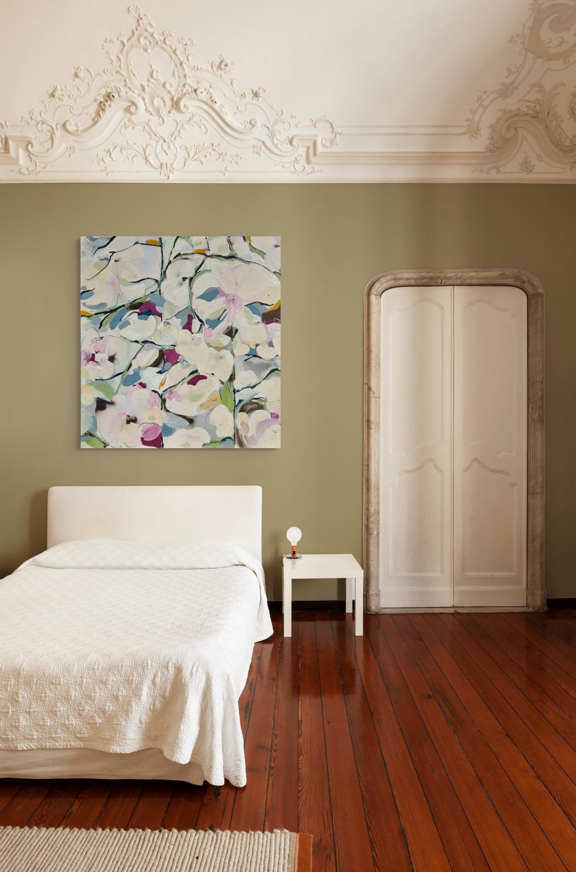 Dies war das erste einer neuen Serie von Gemälden, die von den Blüten rund um mein Studio in Hampshire inspiriert sind. Es wurde mit eleganten Farben in Burgunderrot, Gold, Grün und Preußischblau gestaltet. Es ist mit viel Freiheit und Freude