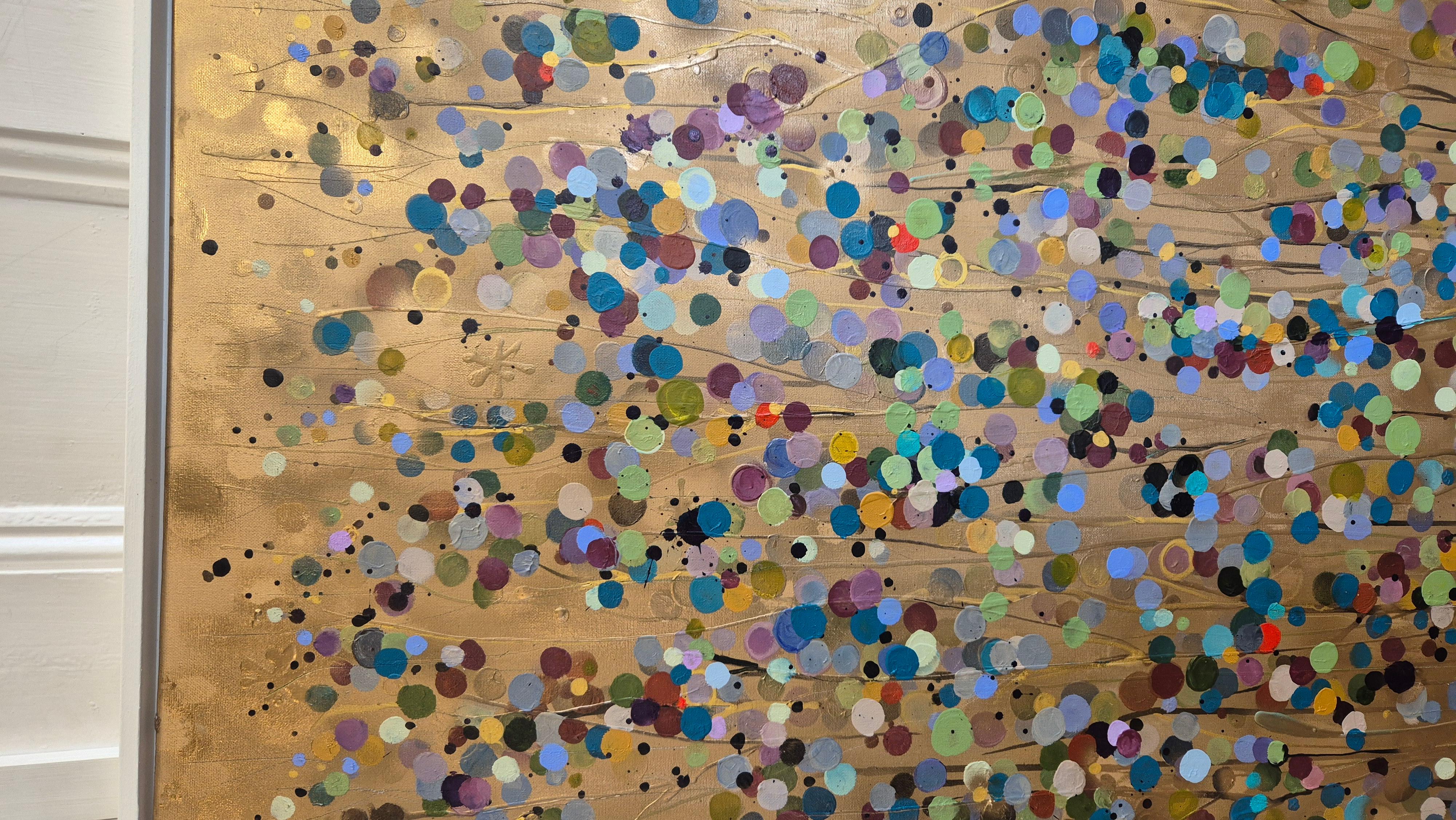 Mi è piaciuto molto dipingere questo quadro: è fluido e le forme e i colori danzano sulla tela. C'è spazio per sognare nel quadro e i colori eleganti spiccano in modo delicato!

Pittura acrilica, vernice dorata, guazzo, vernice spray su tela
124 H.