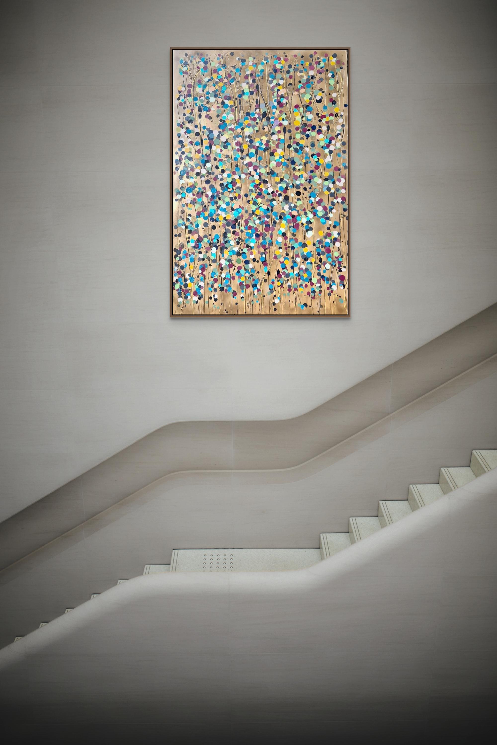 Goldfleck-Blumen! Elegante Farben: Violett, Burgund, Ockergelb, Vintage Gold, Blau, Grau. Reflektiert das Licht, verändert sich im Licht, spielt unendlich mit dem Licht!

Acryl, Goldfarbe, Gouache, Sprühfarbe auf Leinwand
1,6 H x 1,5 B x 5,2 T cm