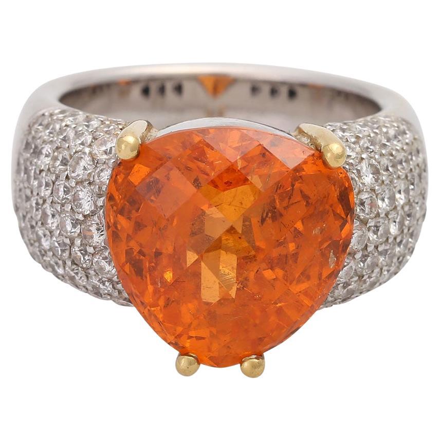 CATHERINE SAUVAGE. Damenring, besonders mit 1 Mandaringranat 15,33 Karat. im Angebot