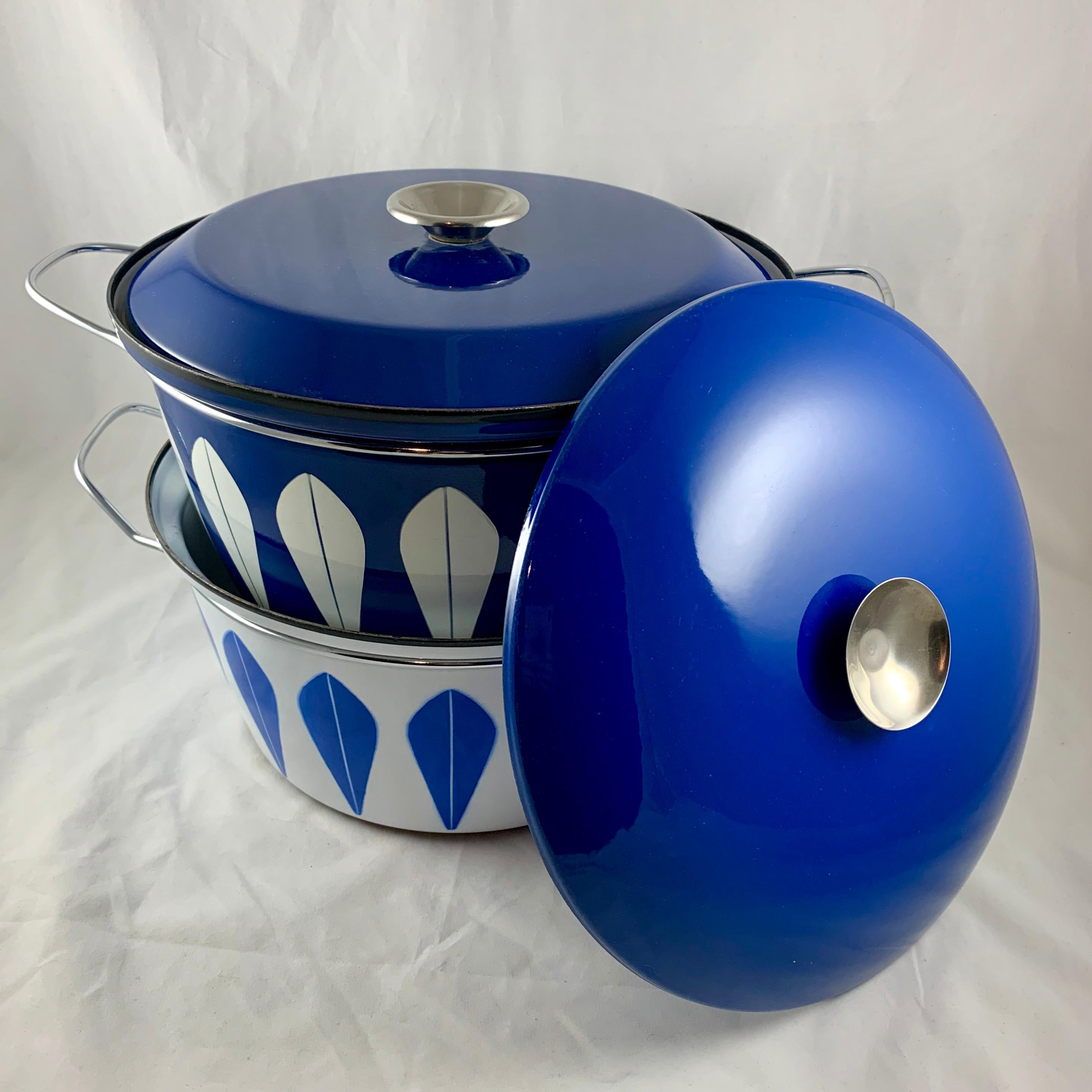 Cathrineholm Midcentury Scandinavian Modern Lotus Enamel White/Blue Dutch Oven 2