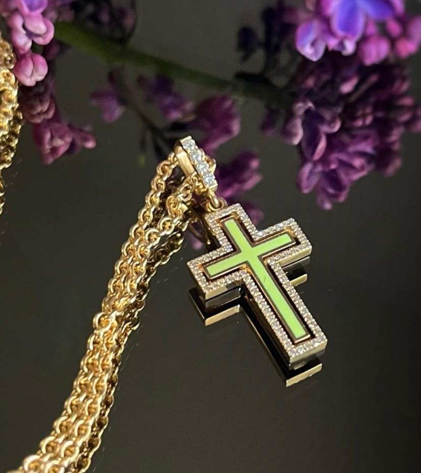 Femenino o masculino Catholic Cross Petite Harmony . Yellow gold , Anis enamel and Diamonds en venta