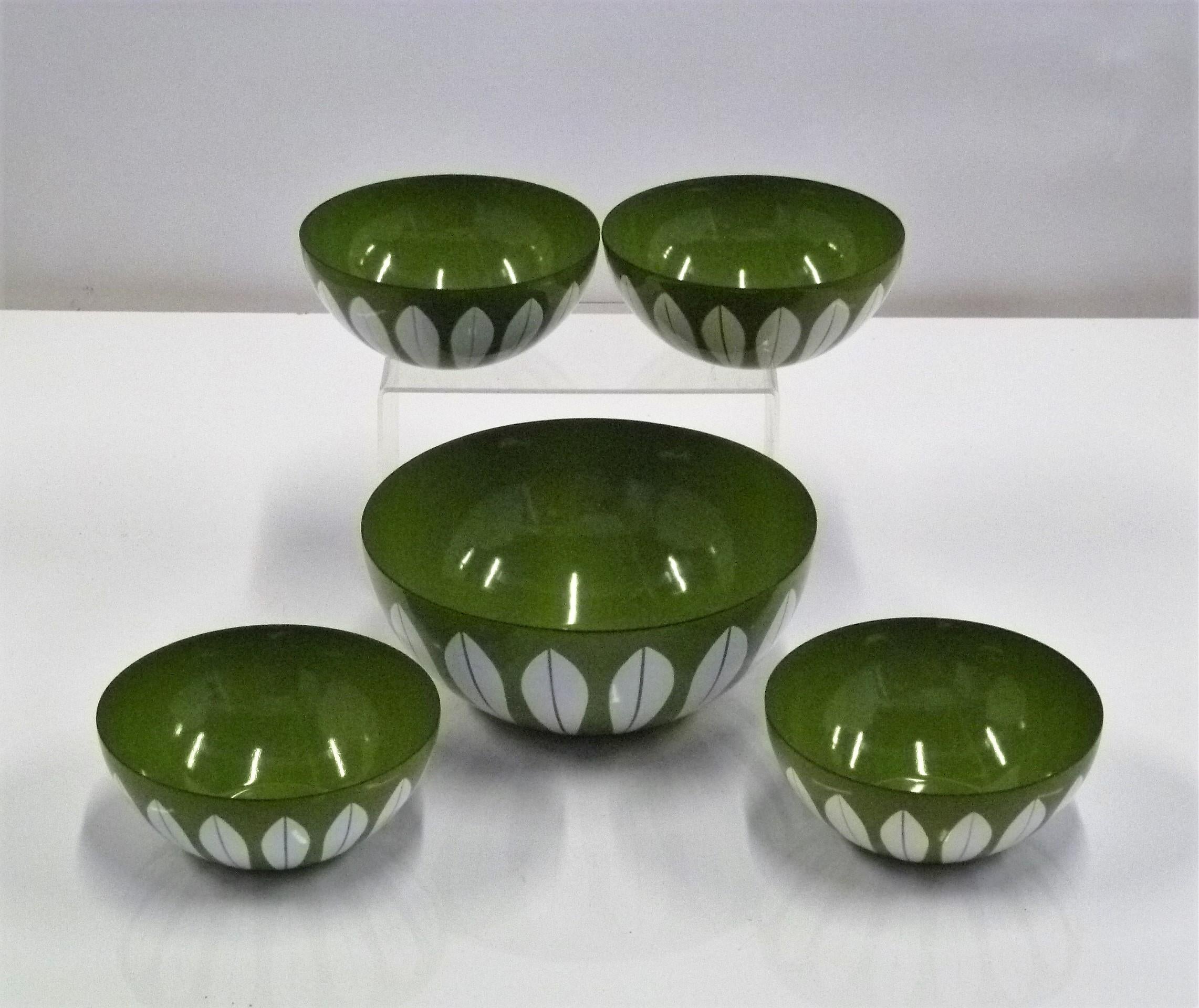 Cathrineholm Serving Set of 5 Vessels for Salad N Tidbits Lotus Pattern, Norway In Good Condition In Miami, FL