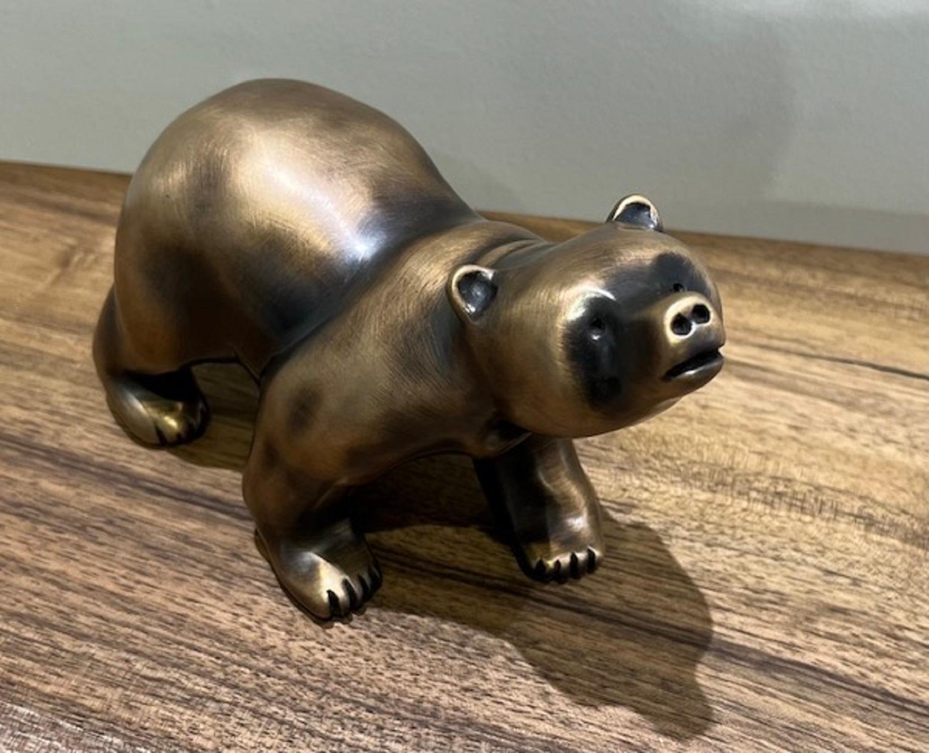Cathryn Jenkins Figurative Sculpture – Nachholen von Mama