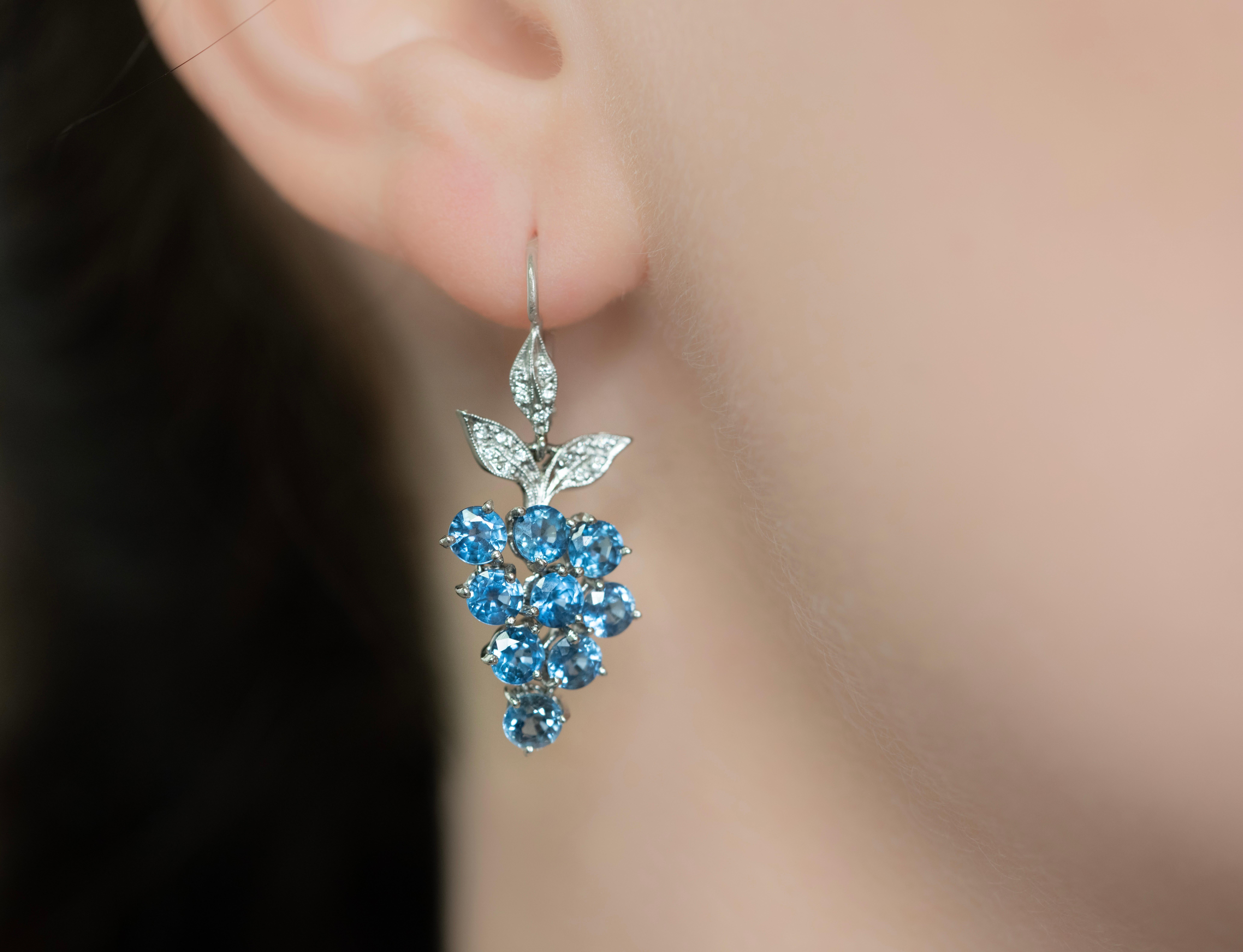 Exceptionally Rare Platinum Cathy Waterman Natural Diamond and Sapphire Grape Jointed Dangle Drop Earrings 10.0g (6.4dwt). 

These exquisite Cathy Waterman dangle earrings capture the beauty of nature with their elegant grape cluster design. Crafted