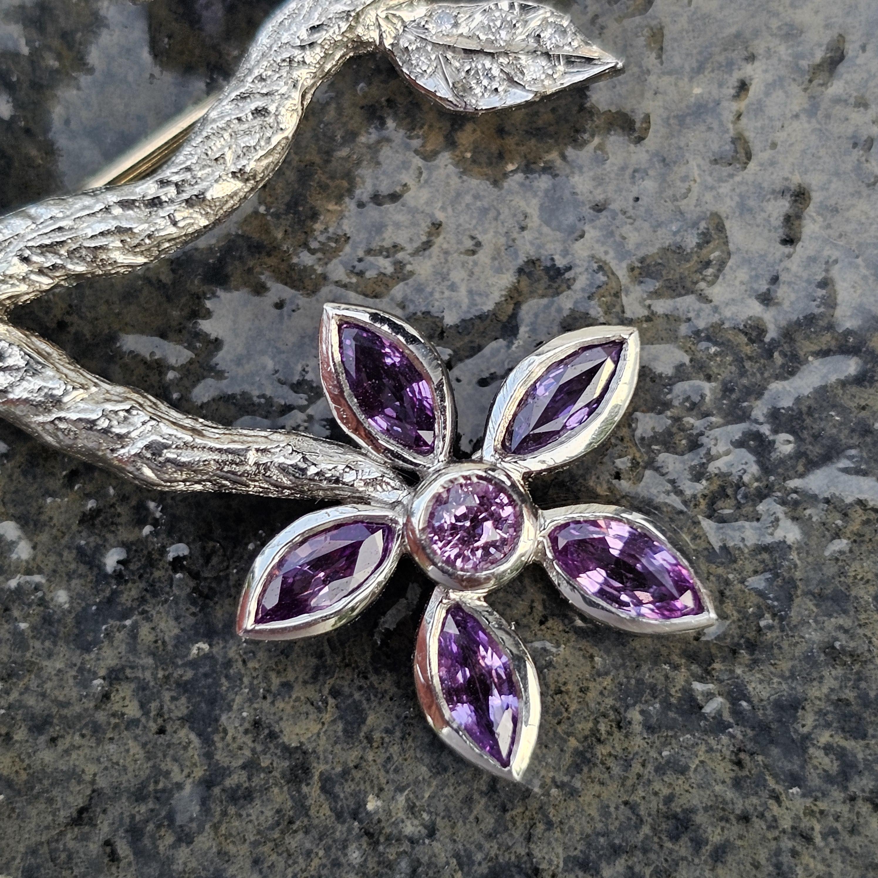 Cathy Waterman Spilla floreale in platino con diamante e zaffiro viola in vendita 1