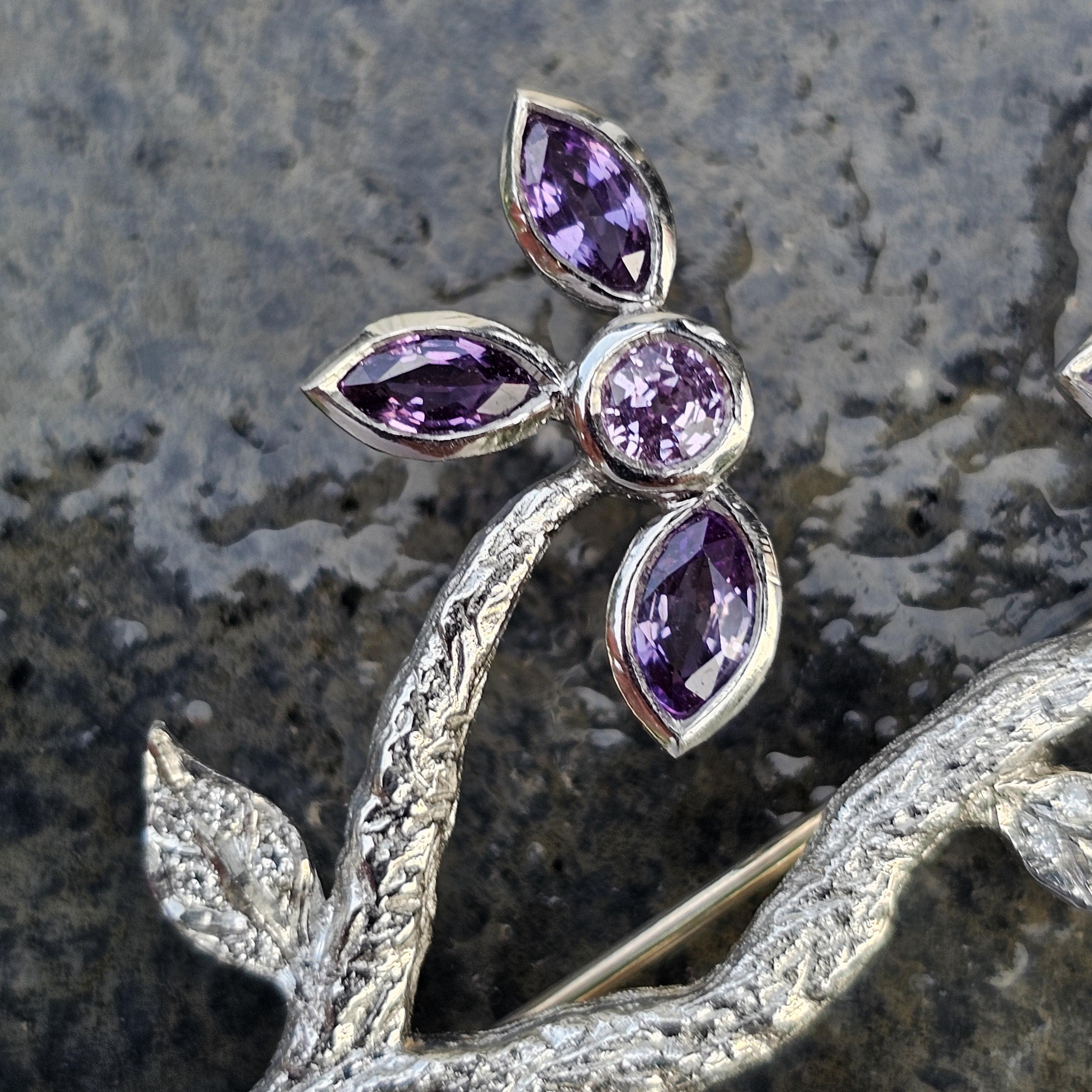 Cathy Waterman Spilla floreale in platino con diamante e zaffiro viola in vendita 2