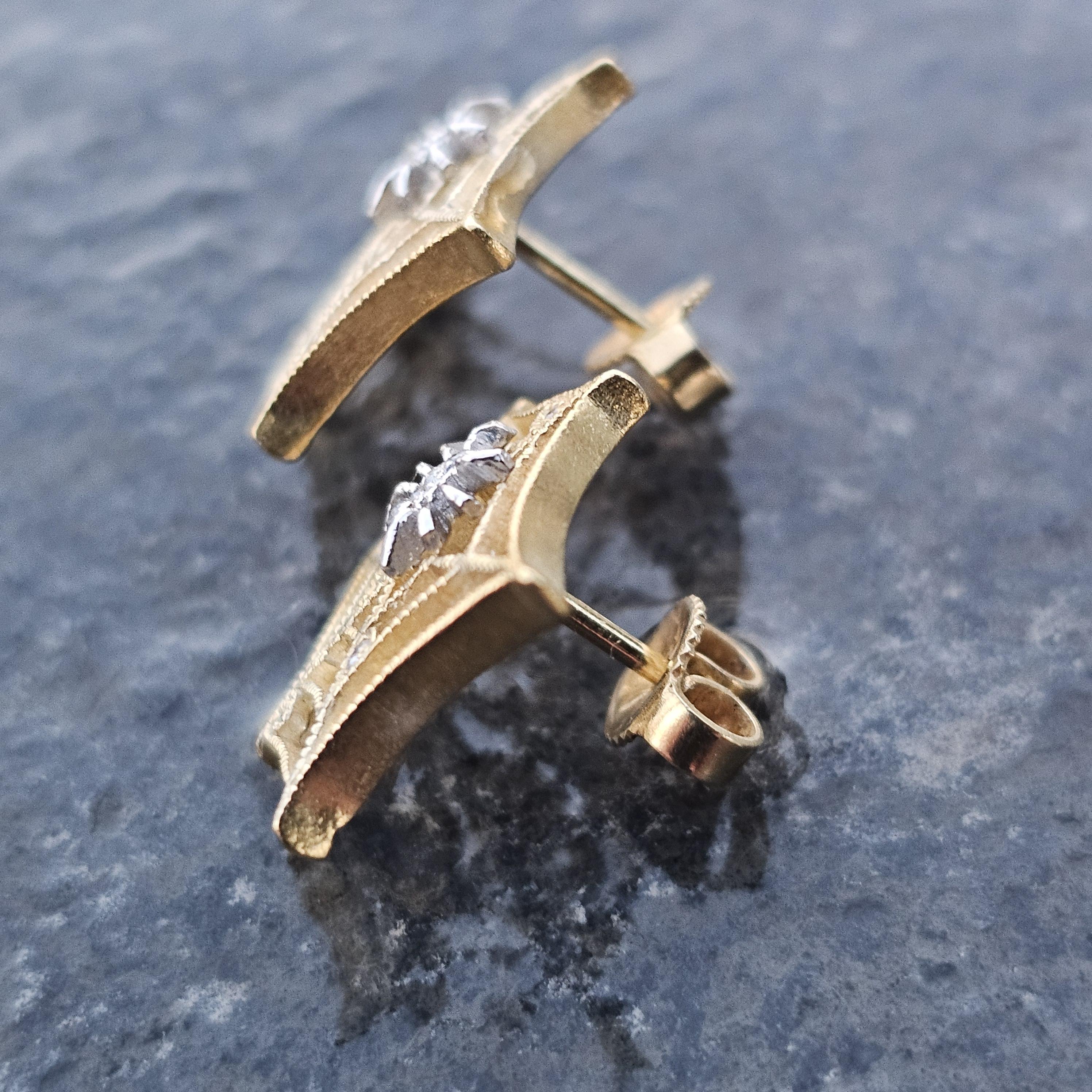 Cathy Waterman Spider Web Ohrstecker 22k Gold Platin Diamant-Ohrstecker Halloween im Angebot 1