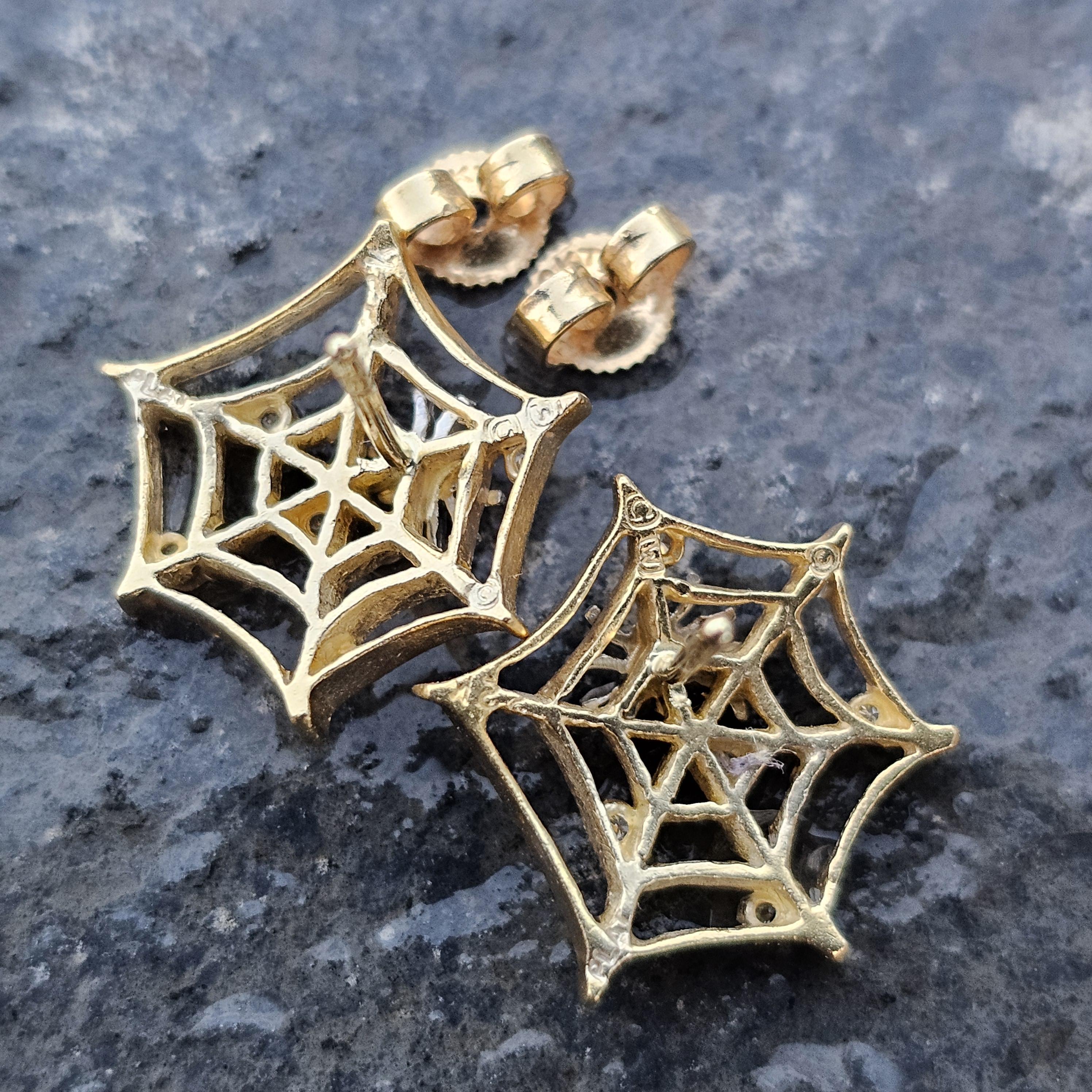 Cathy Waterman Spider Web Ohrstecker 22k Gold Platin Diamant-Ohrstecker Halloween im Angebot 2
