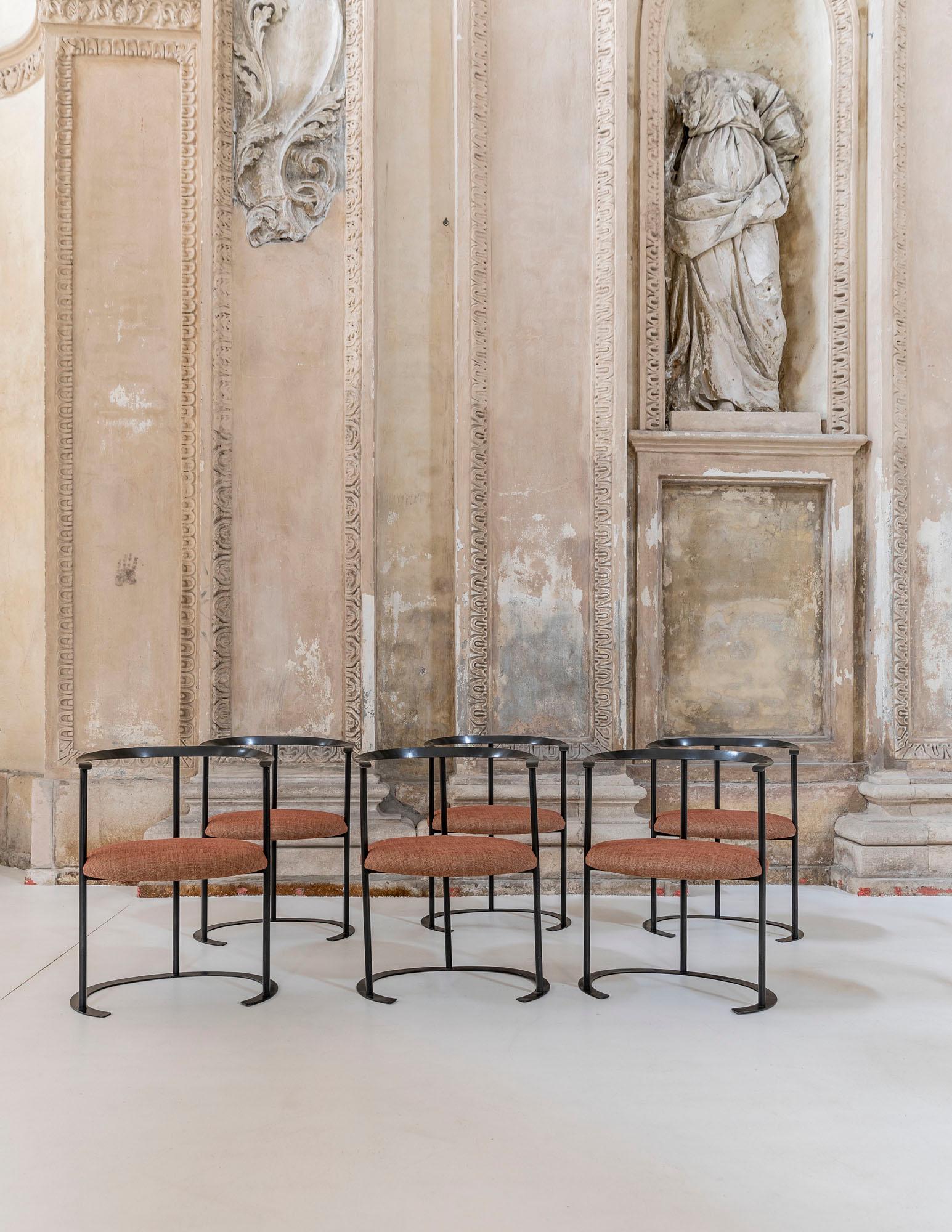 Rare set of 6 Catilina chairs designed by Luigi Caccia Dominioni for Azucena in 1957.
Black lacquered metal and original fabric.
First presented at Triennale di Milano in 1957.
Bibl. Repertorio del Design Italiano 1950-2000, Giuliana Gramigna,