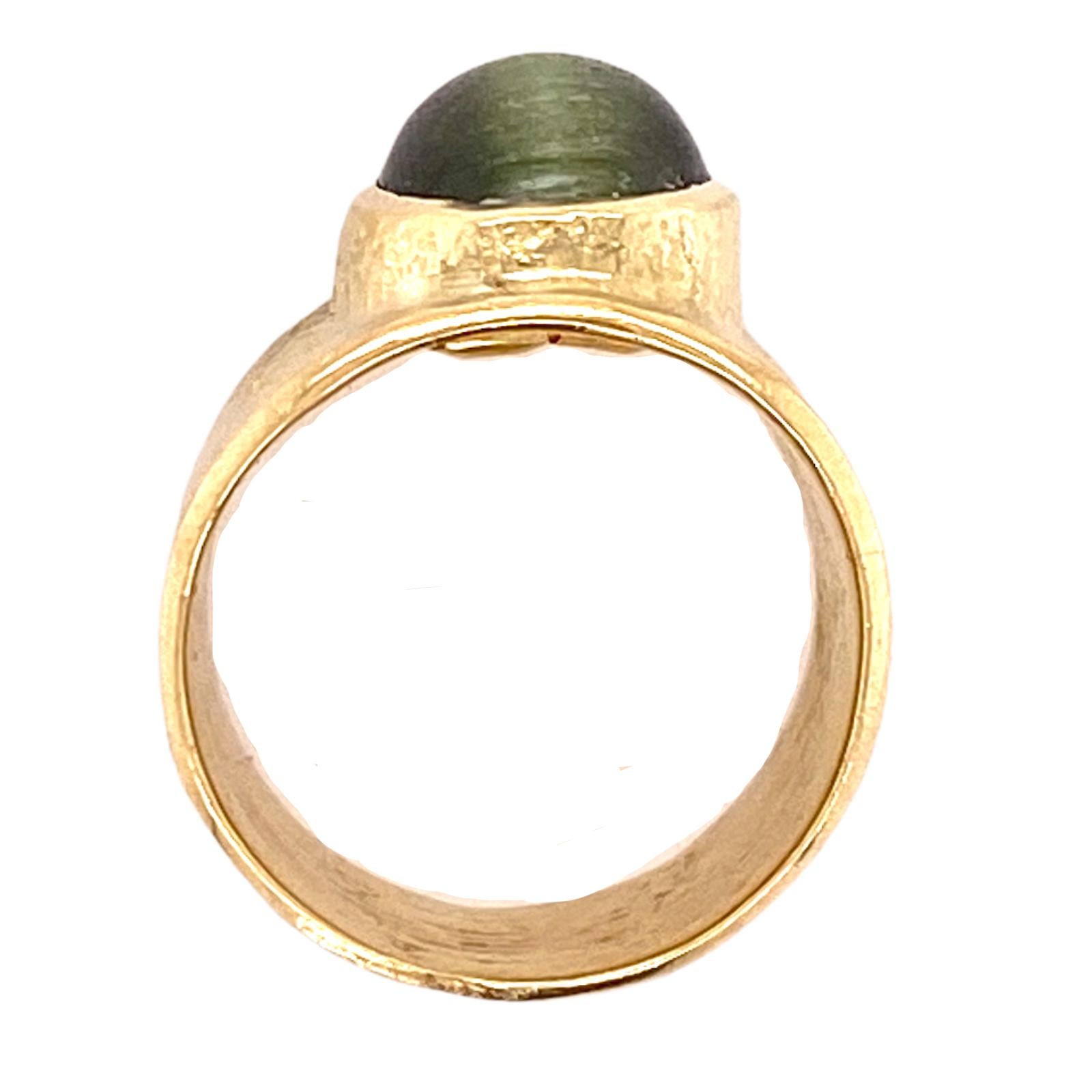 Contemporary Cat's Eye 18 Karat Yellow Hammered Gold Wide Band Vintage Ring Signed Eveli