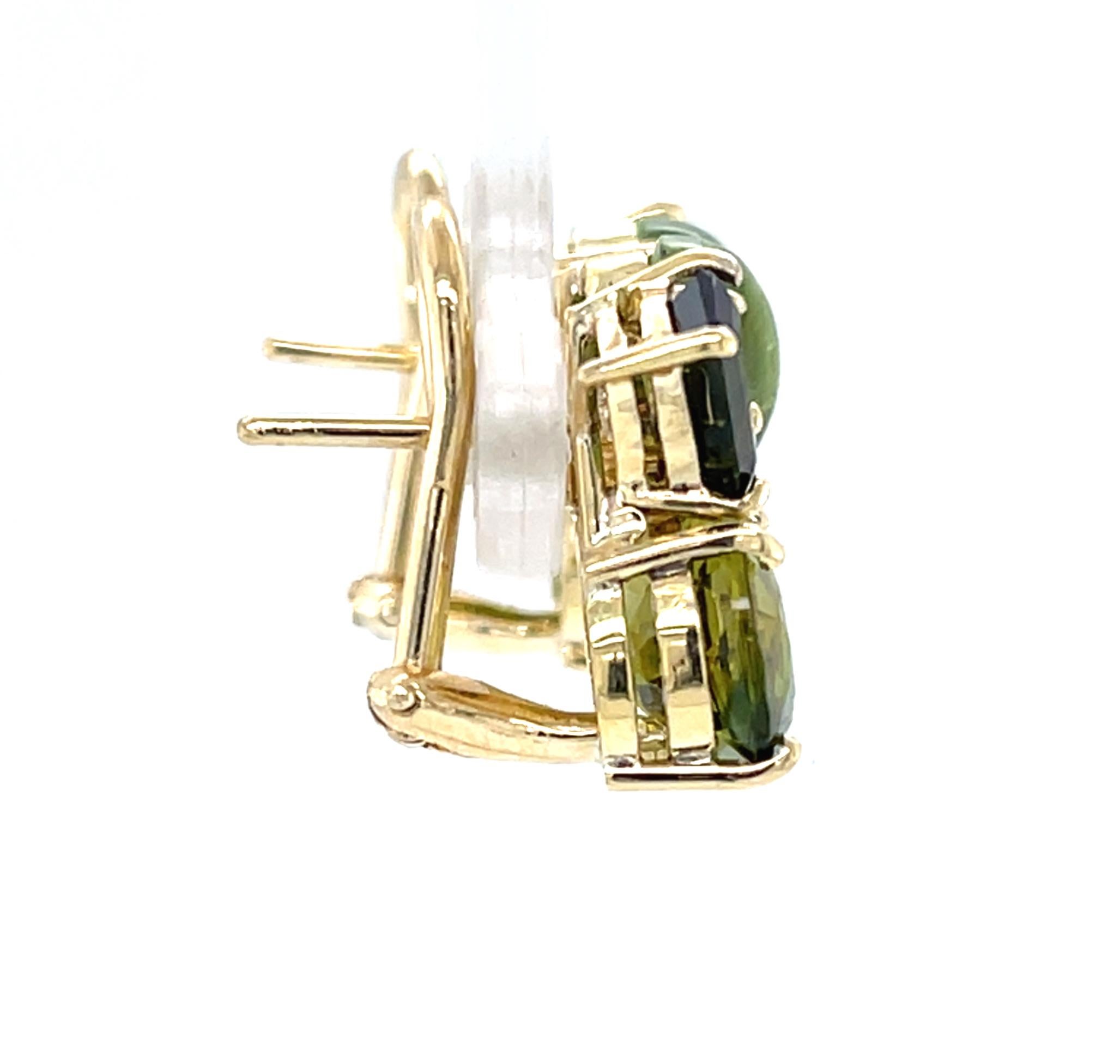 Artisan Boucles d'oreilles à pince en or jaune 18 carats, œil de chat et tourmaline verte facettée en vente