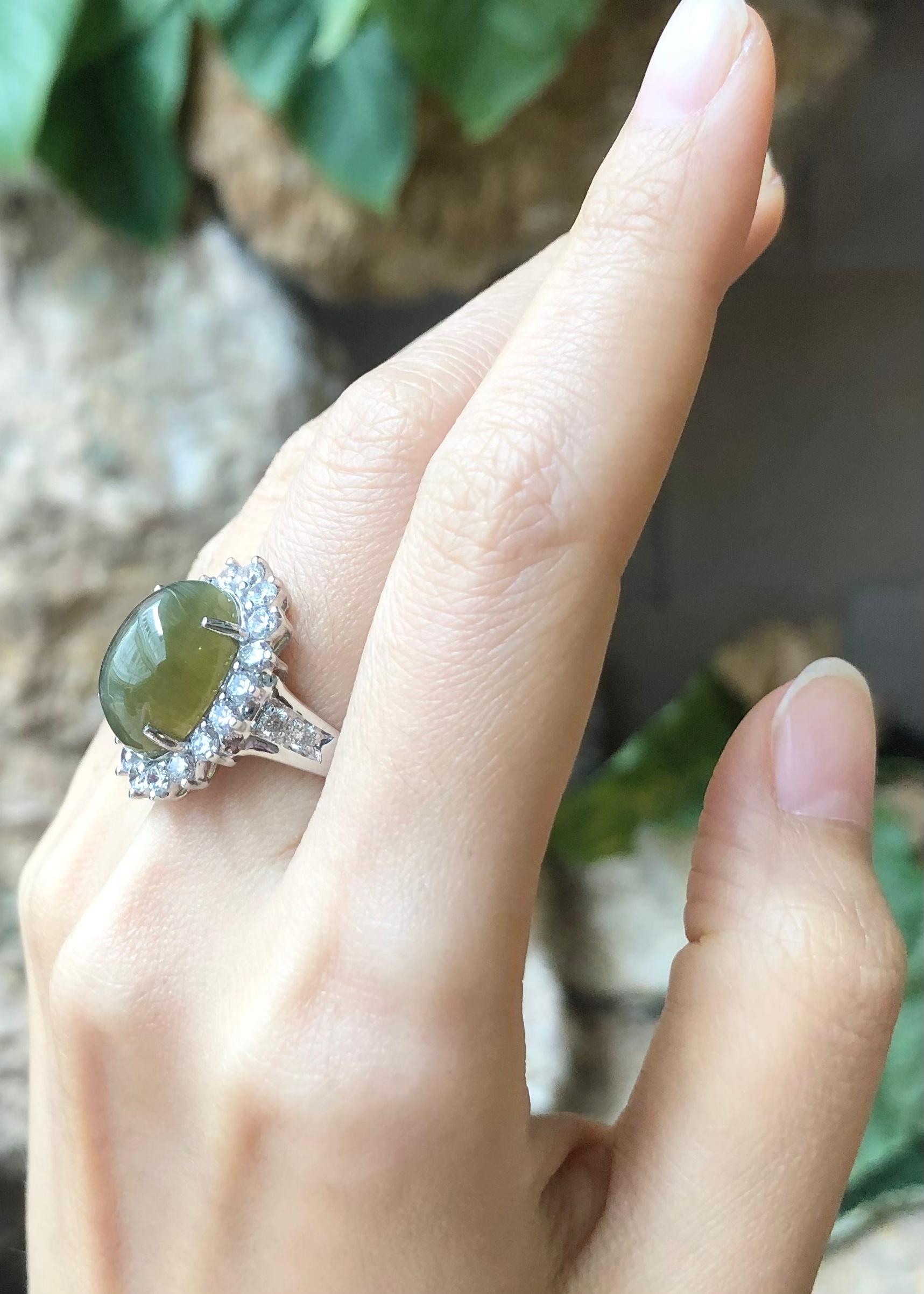 Taille cabochon Bague œil de chat en apatite et zircon cubique sertie d'argent en vente