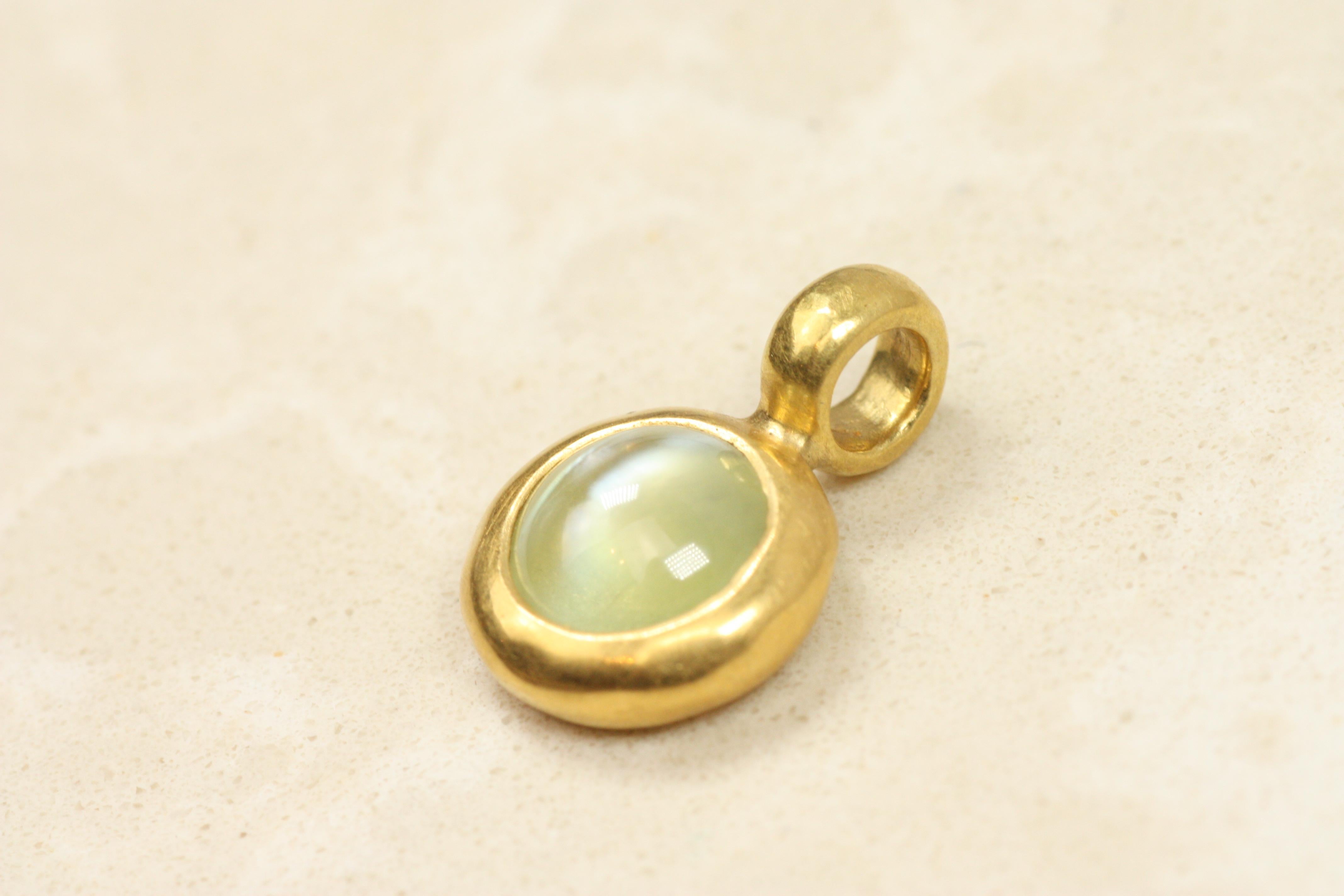 Pendentif breloque œil de chat - or jaune 22K Neuf - En vente à Santa Monica, CA