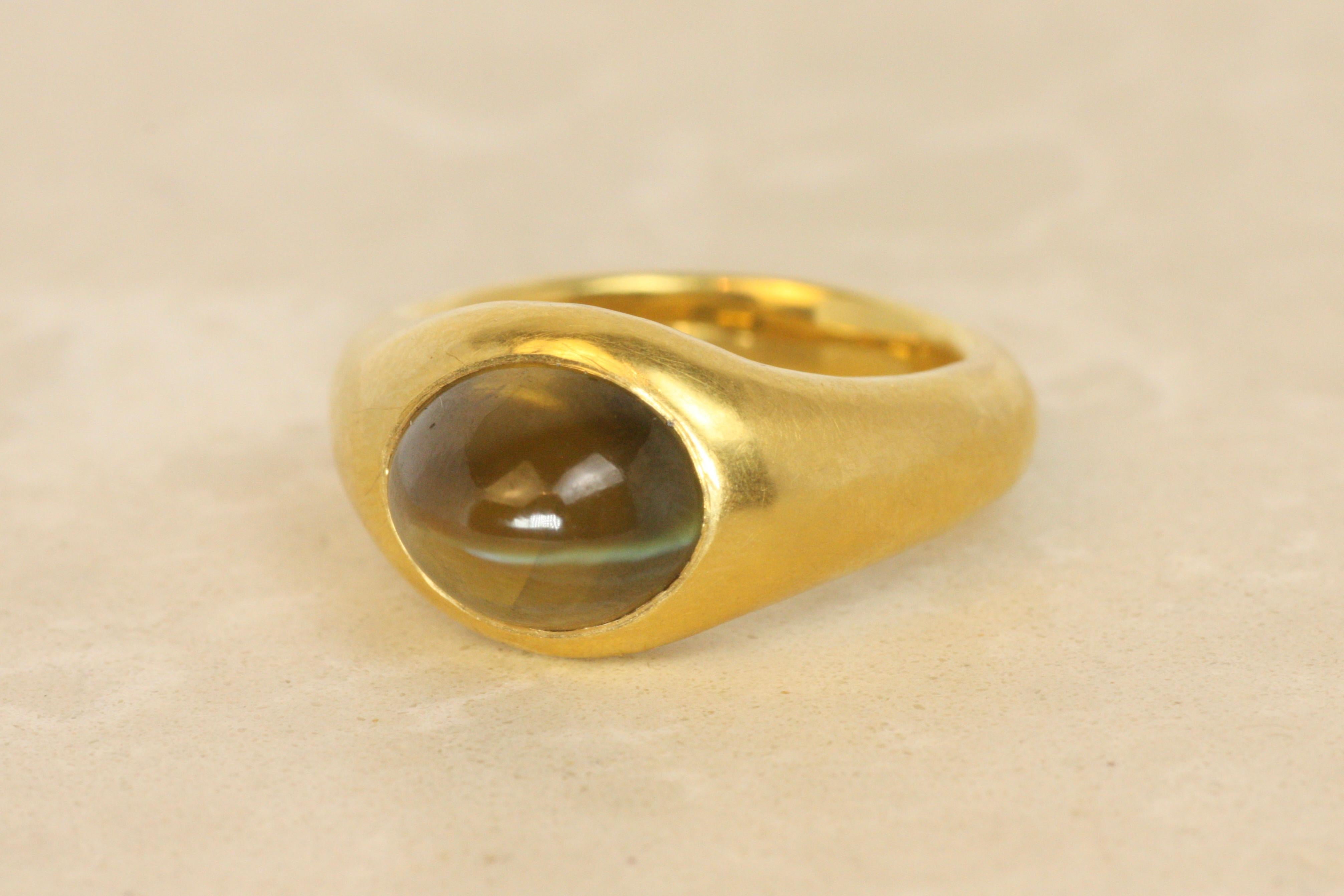 Artisan Cat's Eye Cabochon Gypsy Ring – 22K Yellow Gold, Sri Lankan For Sale