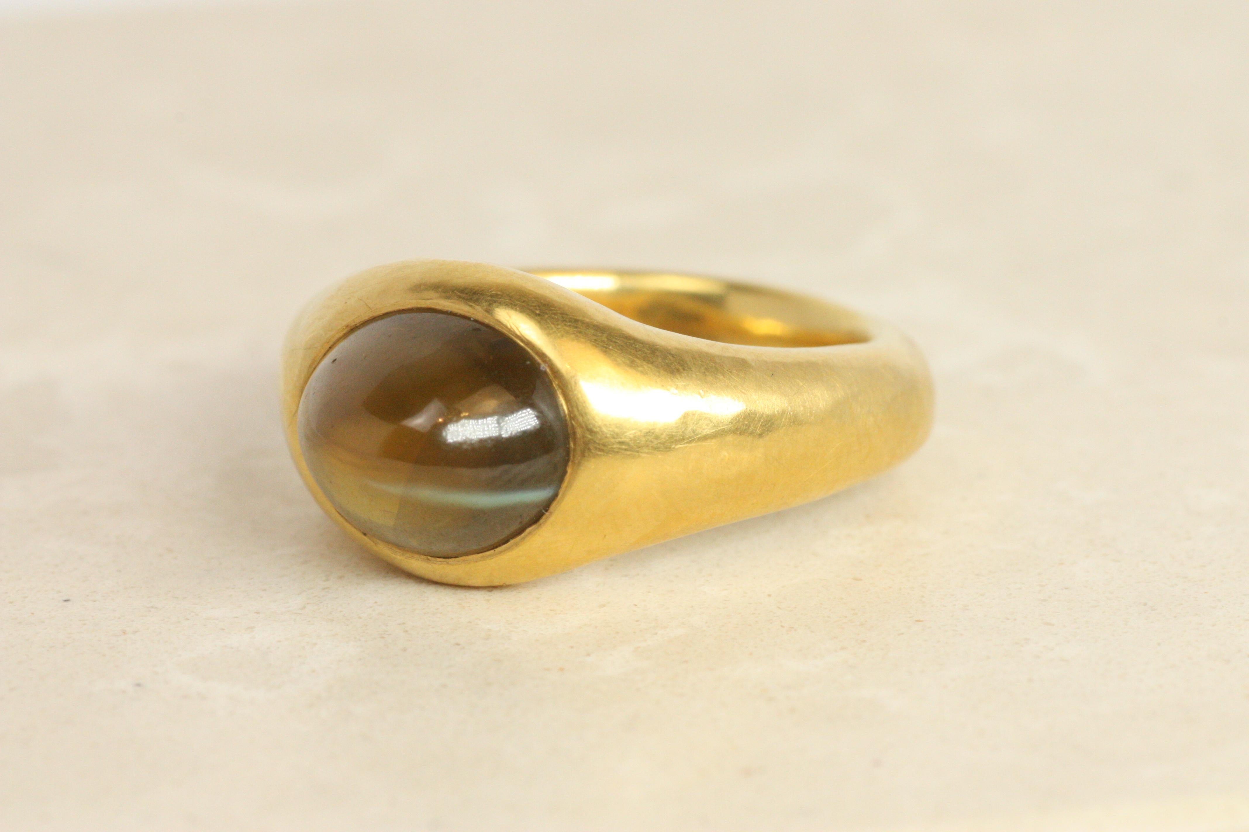 Cat's Eye Cabochon Gypsy Ring – 22K Yellow Gold, Sri Lankan For Sale 1