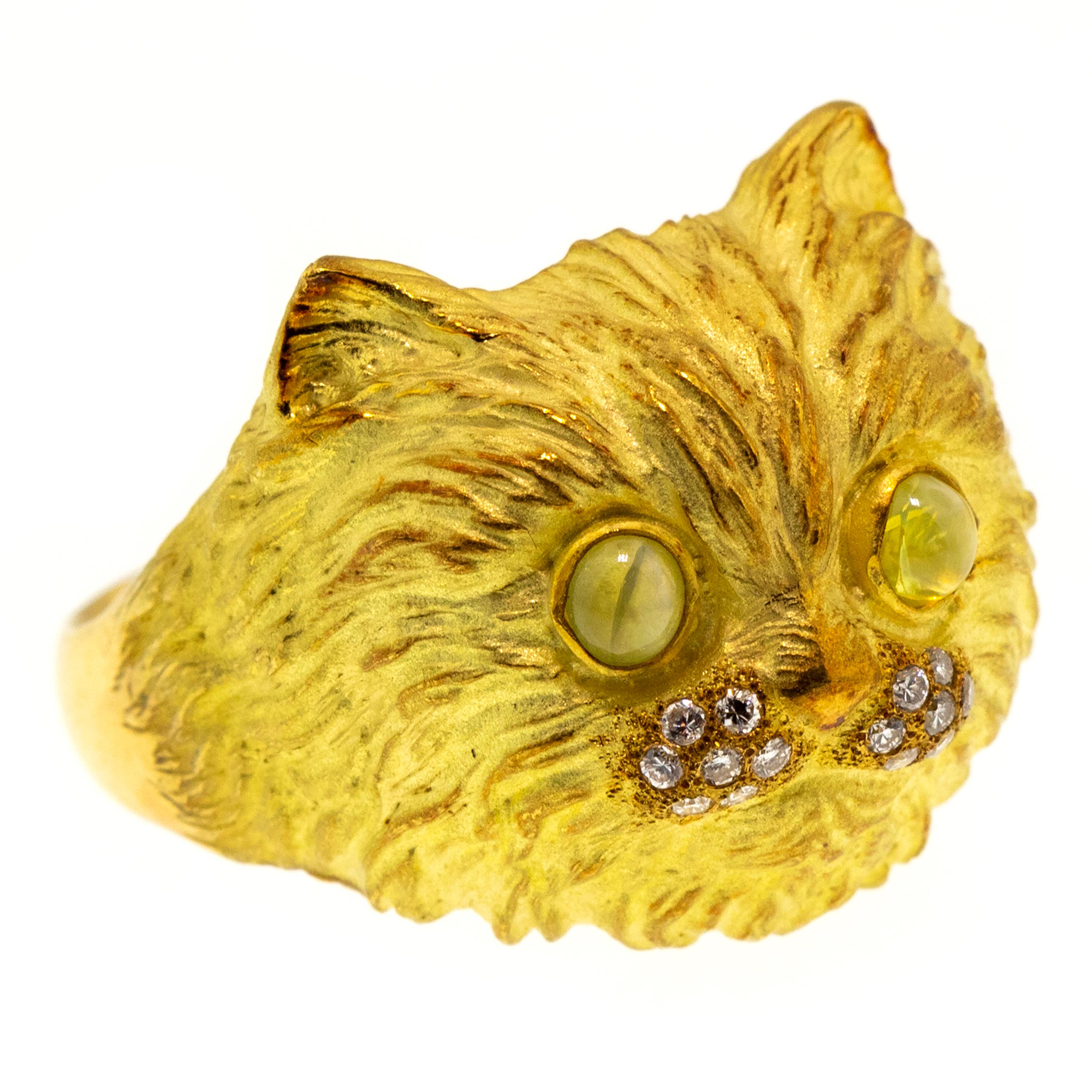 Cabochon Cat's Eye Chrysoberyl and Diamond 18 Karat Gold Cat Ring, Japanese Estate
